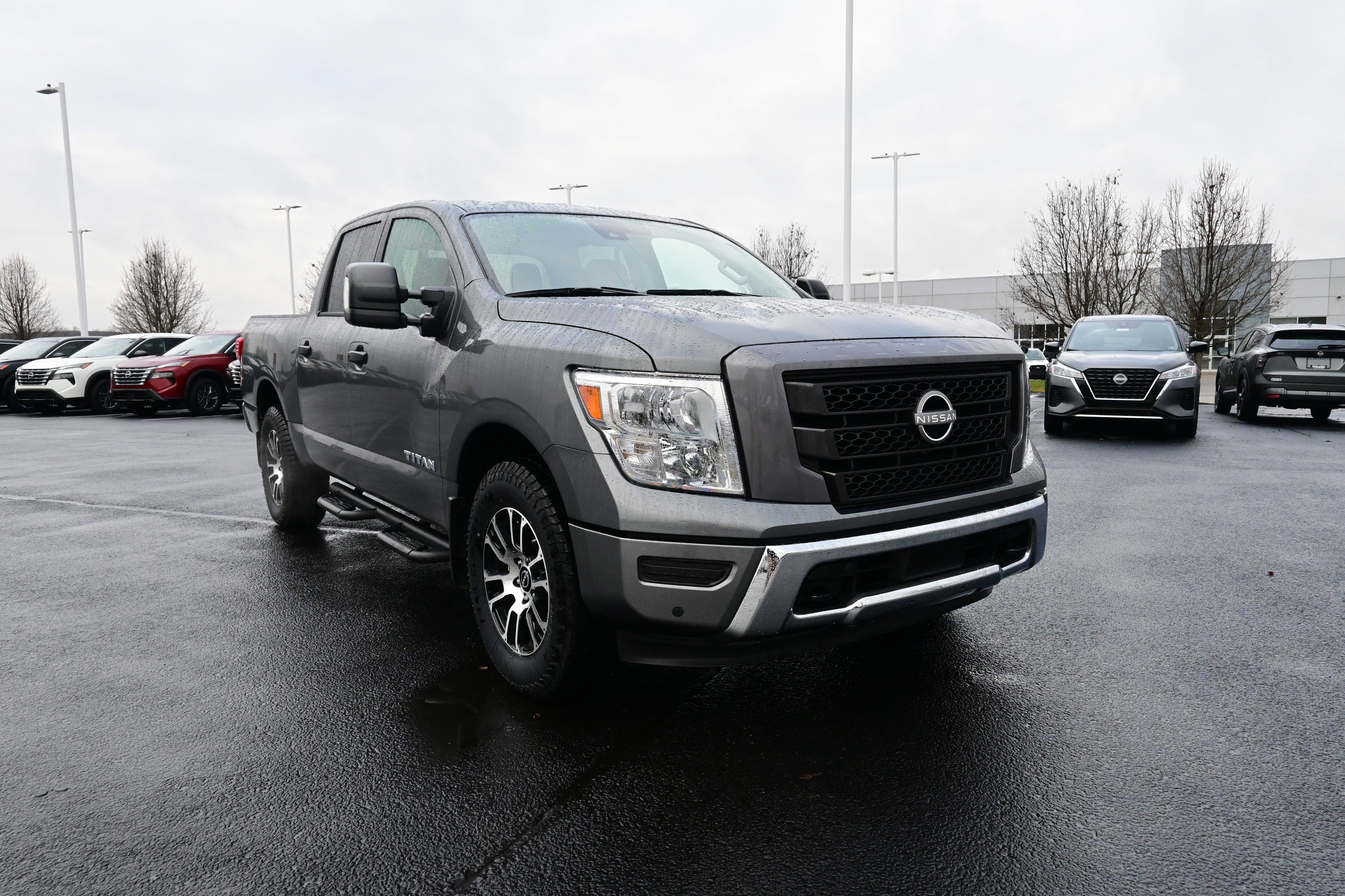 2024 Nissan Titan Crew Cab SV