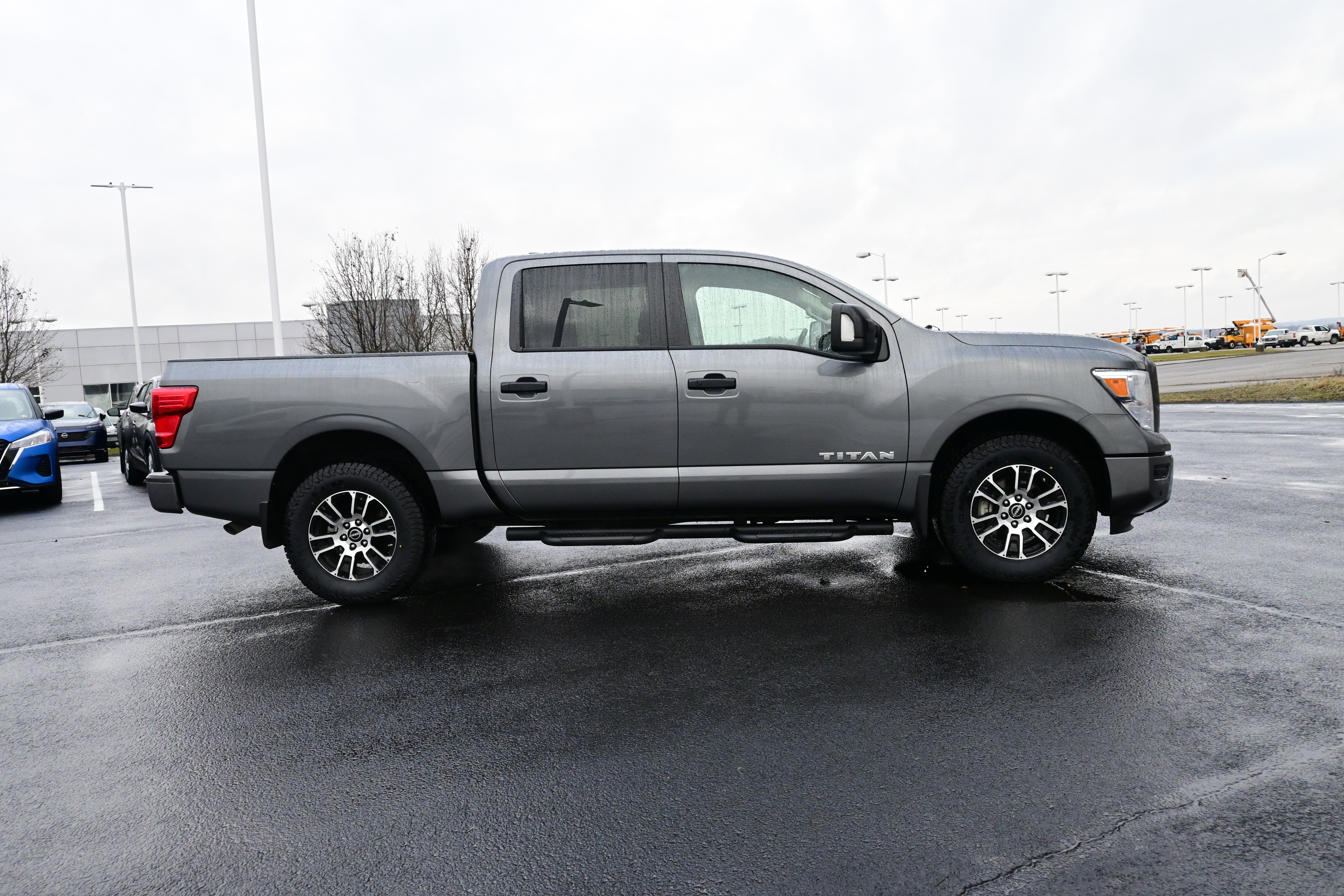 2024 Nissan Titan Crew Cab SV