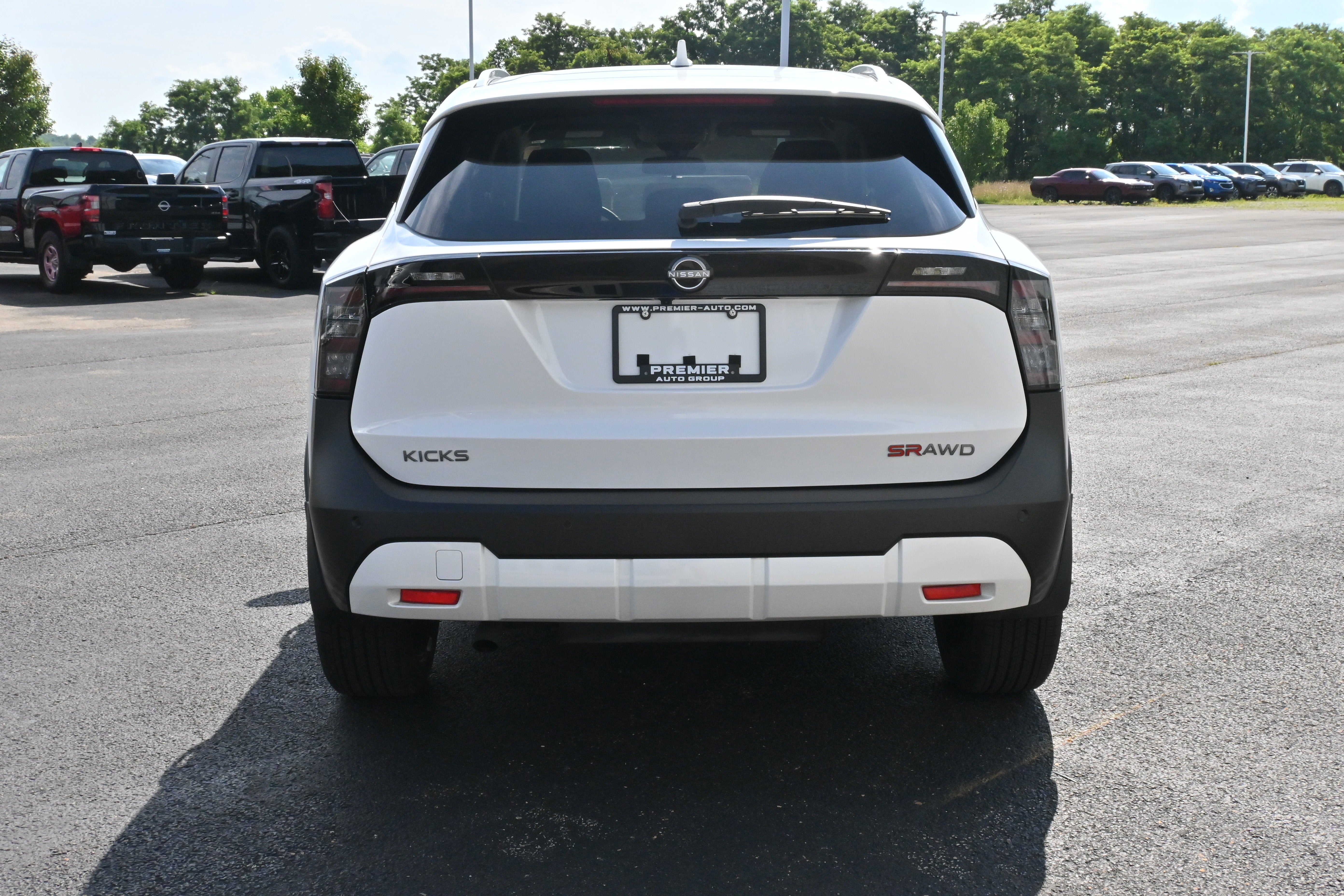 2025 Nissan Kicks SR