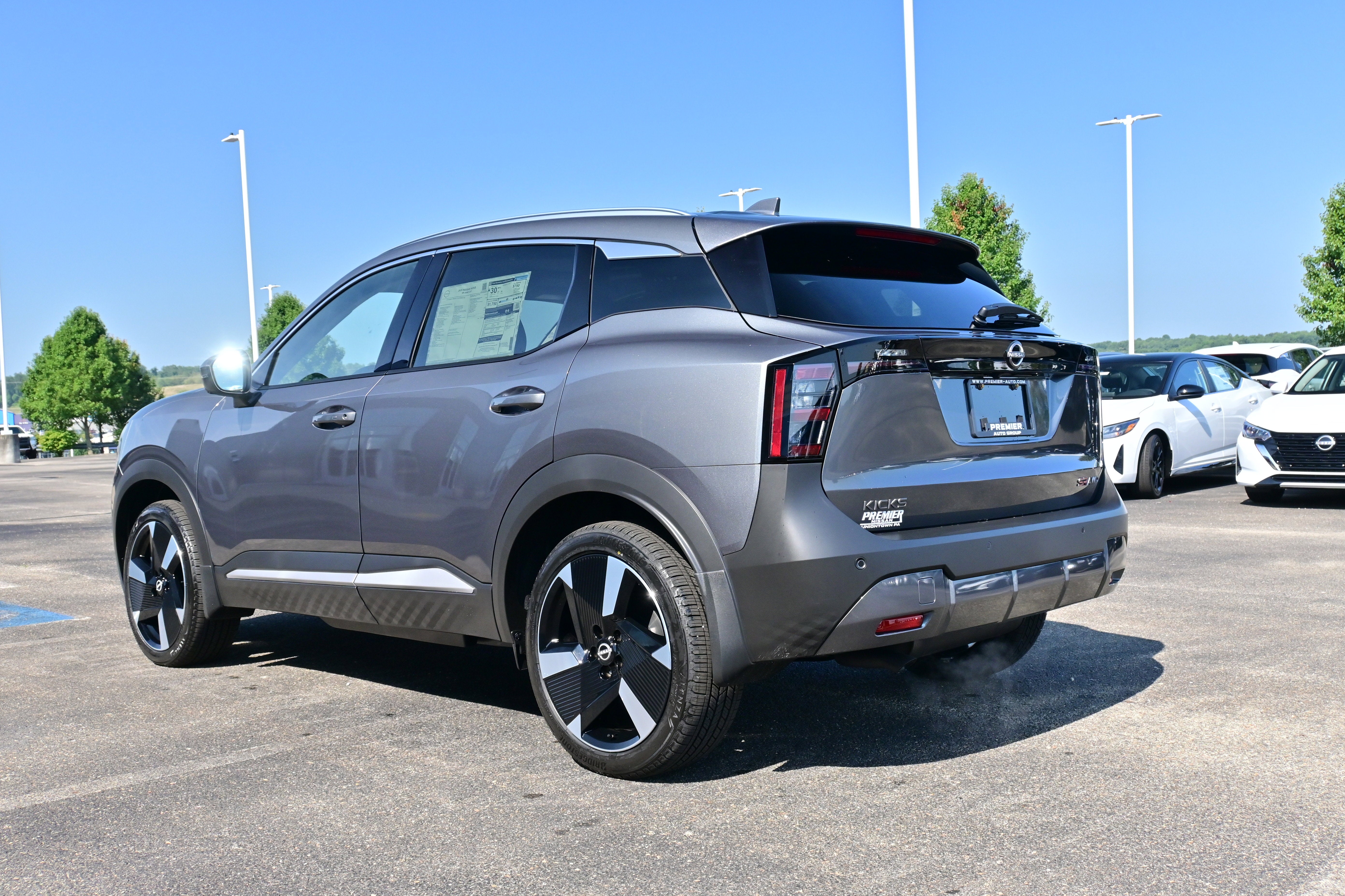 2025 Nissan Kicks SR