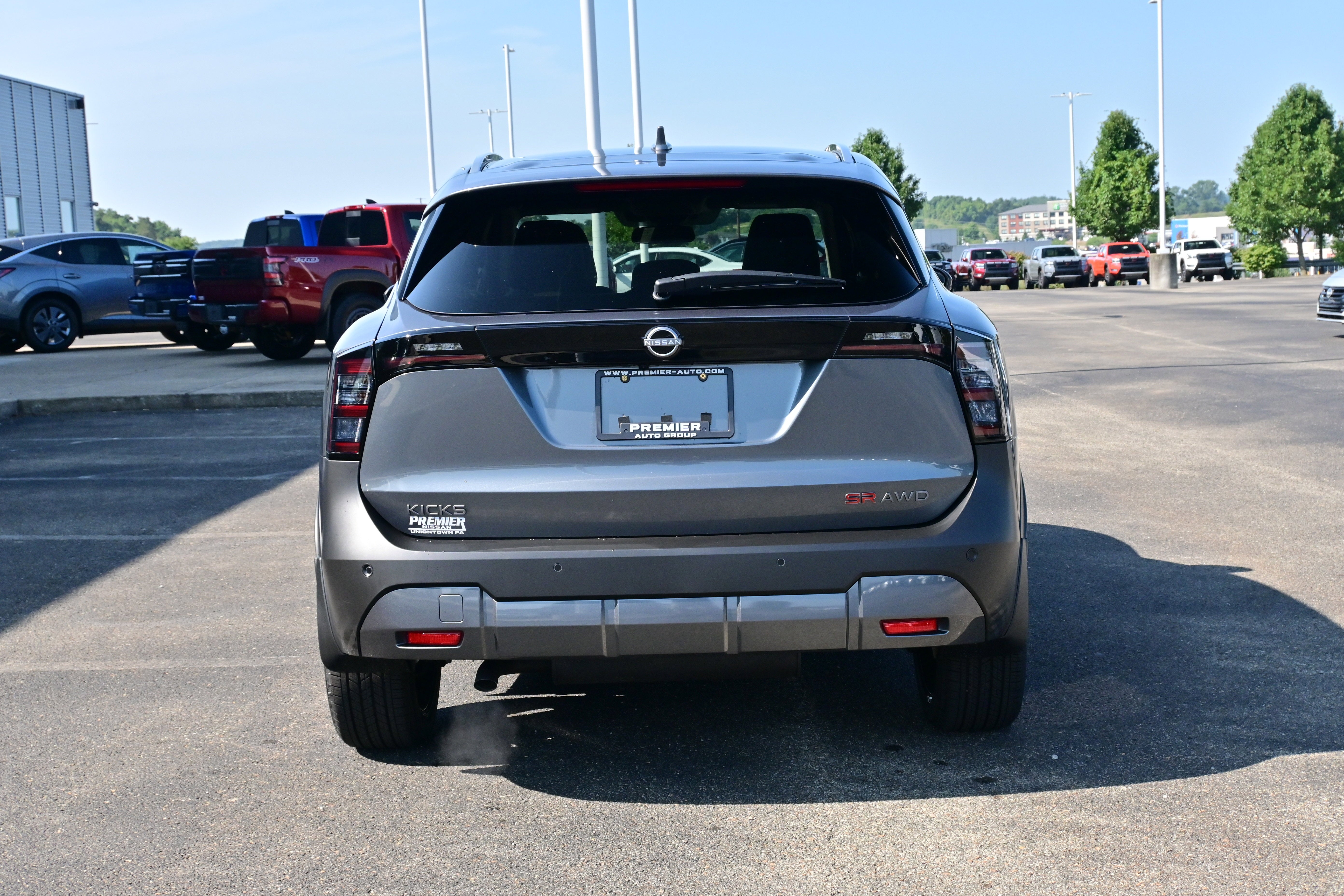 2025 Nissan Kicks SR