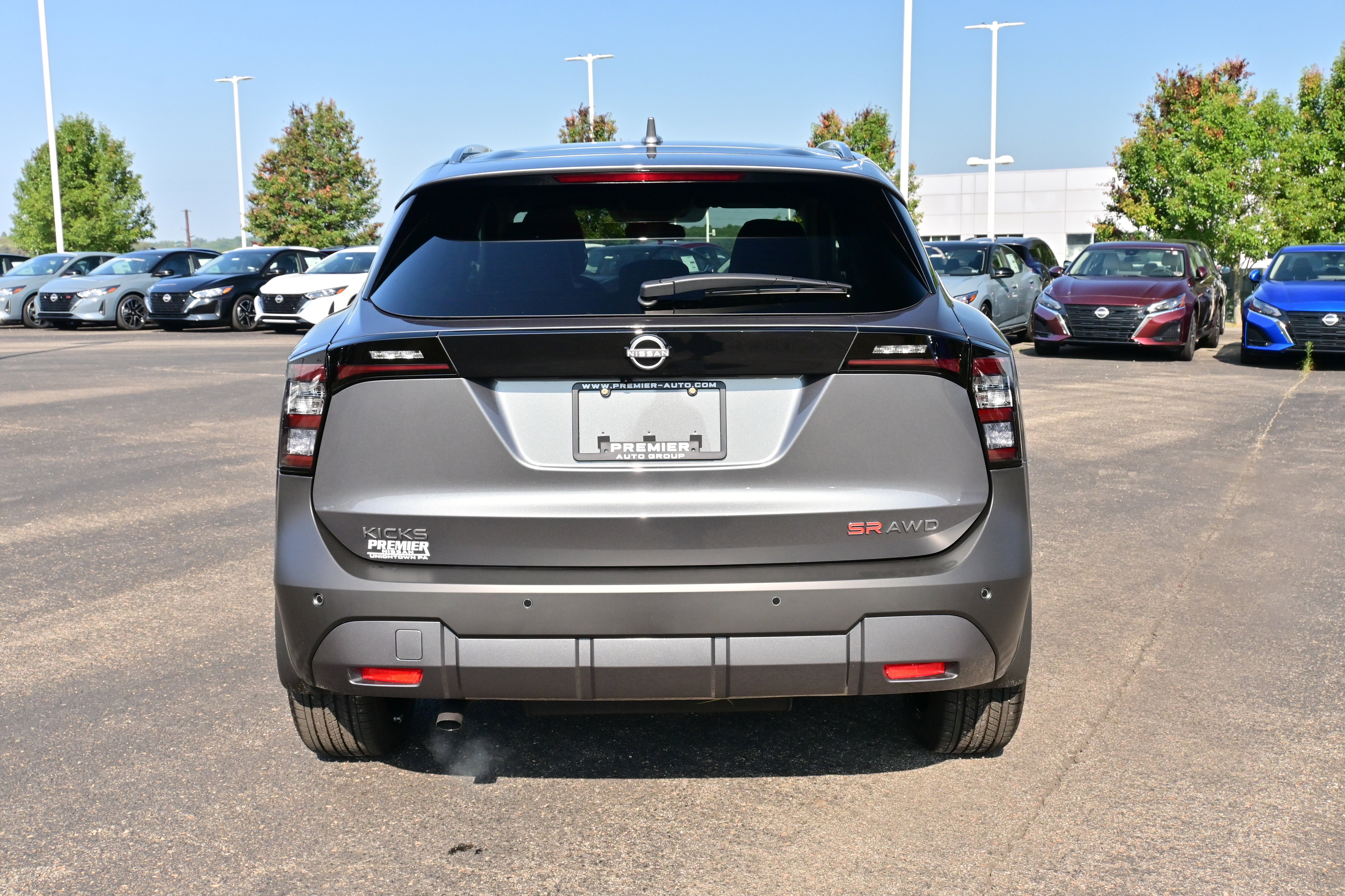 2025 Nissan Kicks SR