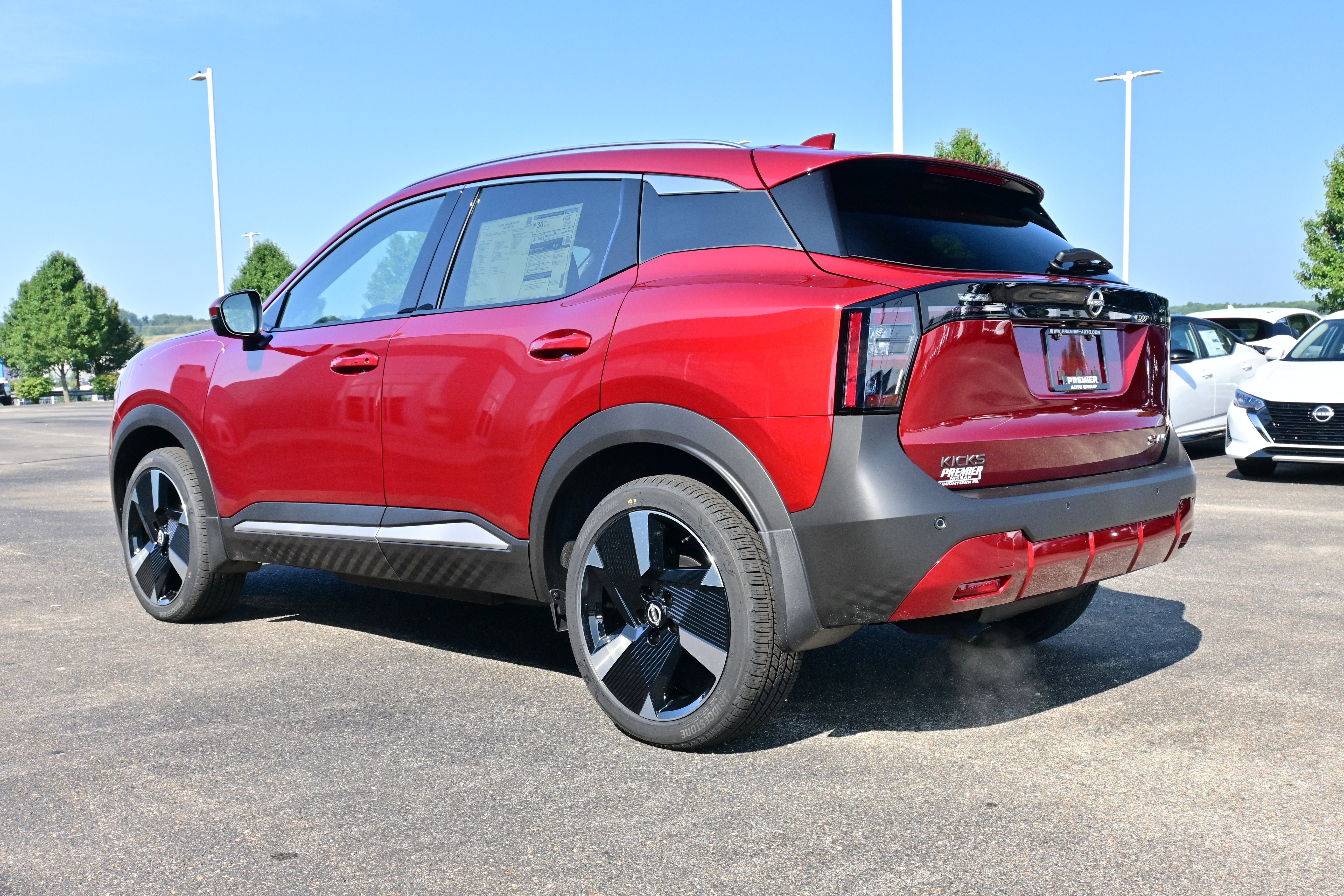 2025 Nissan Kicks SR