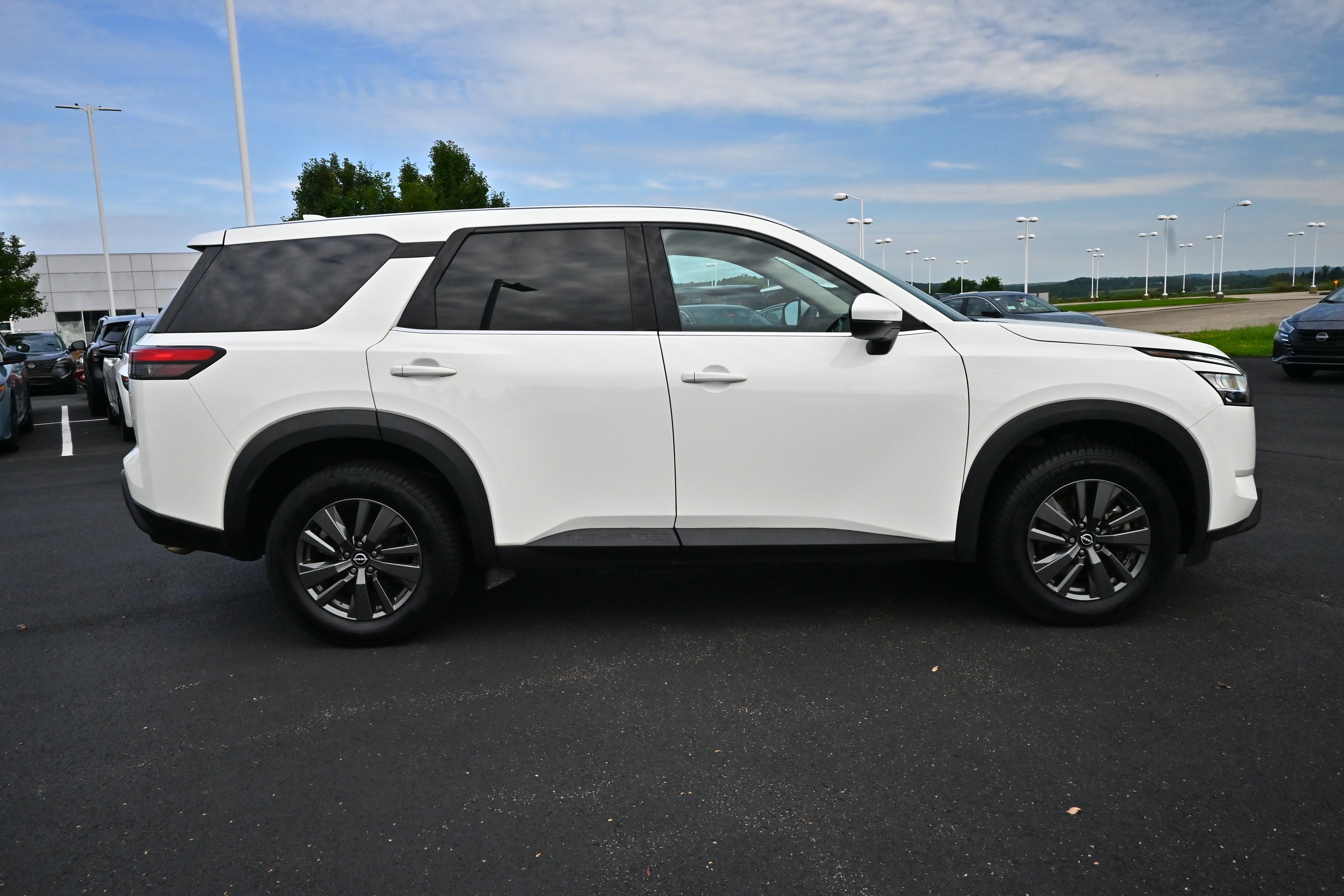 2022 Nissan Pathfinder S