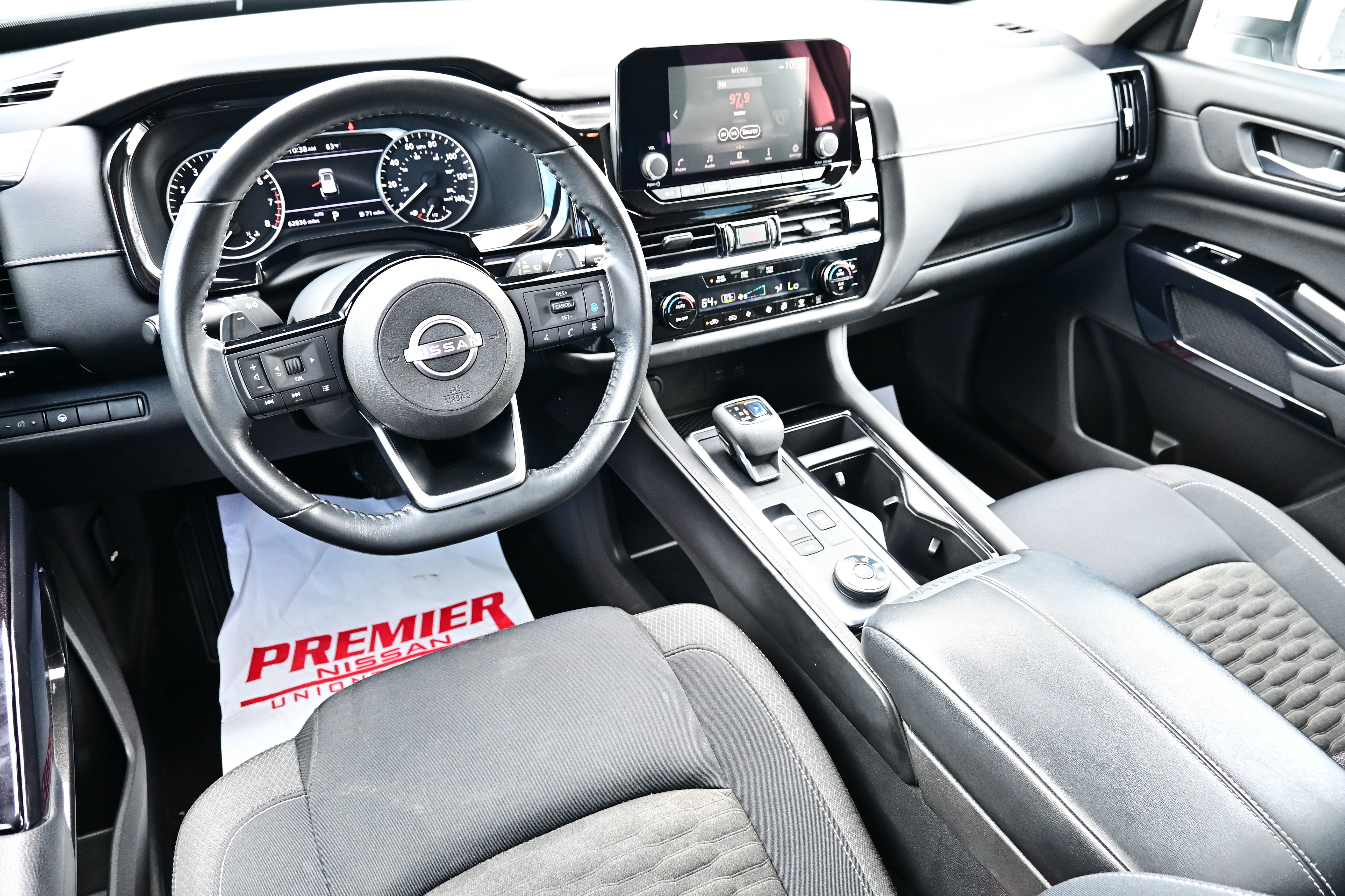2022 Nissan Pathfinder SV