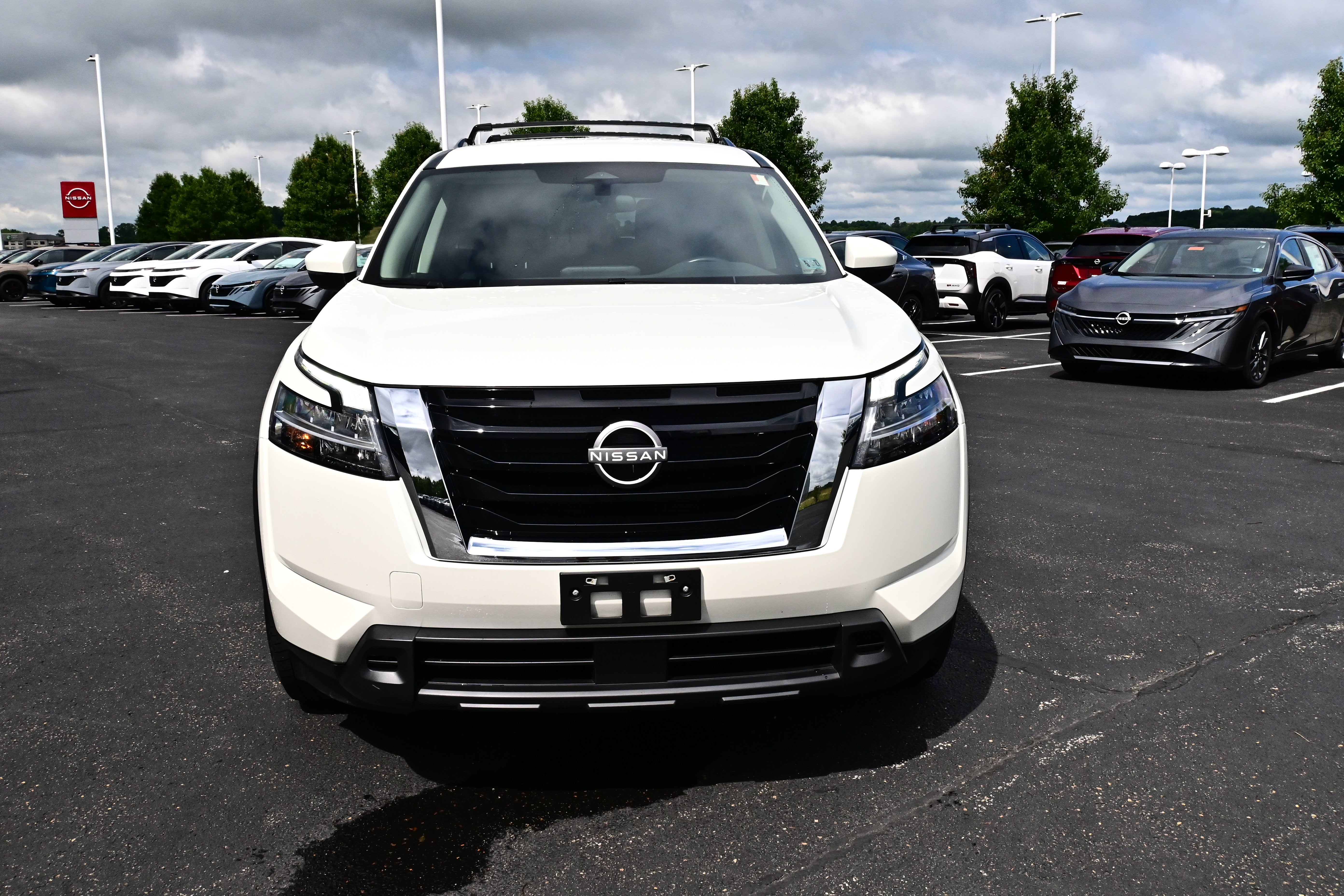 2022 Nissan Pathfinder SV
