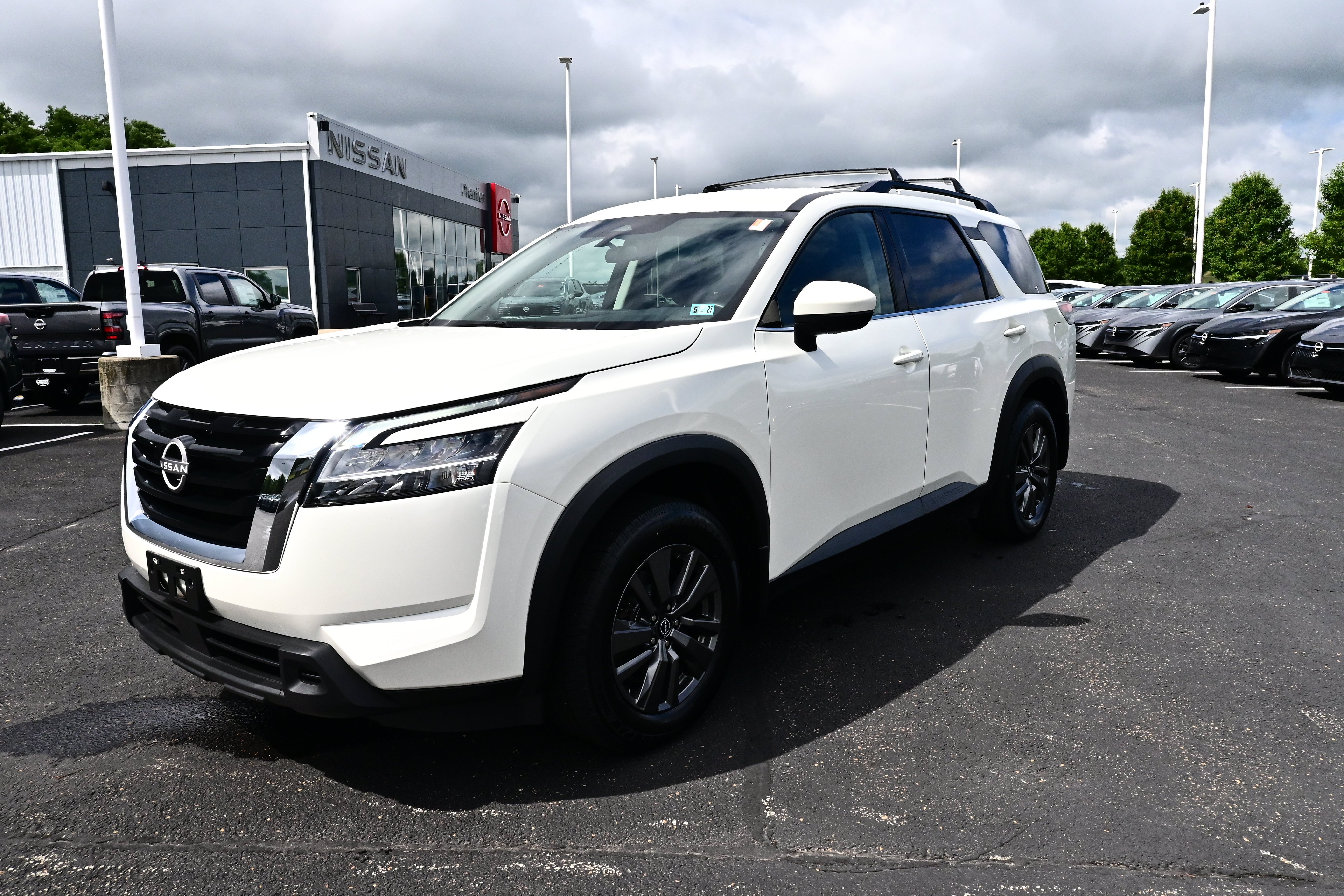 2022 Nissan Pathfinder SV