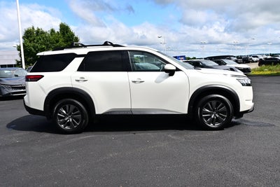 2022 Nissan Pathfinder SV