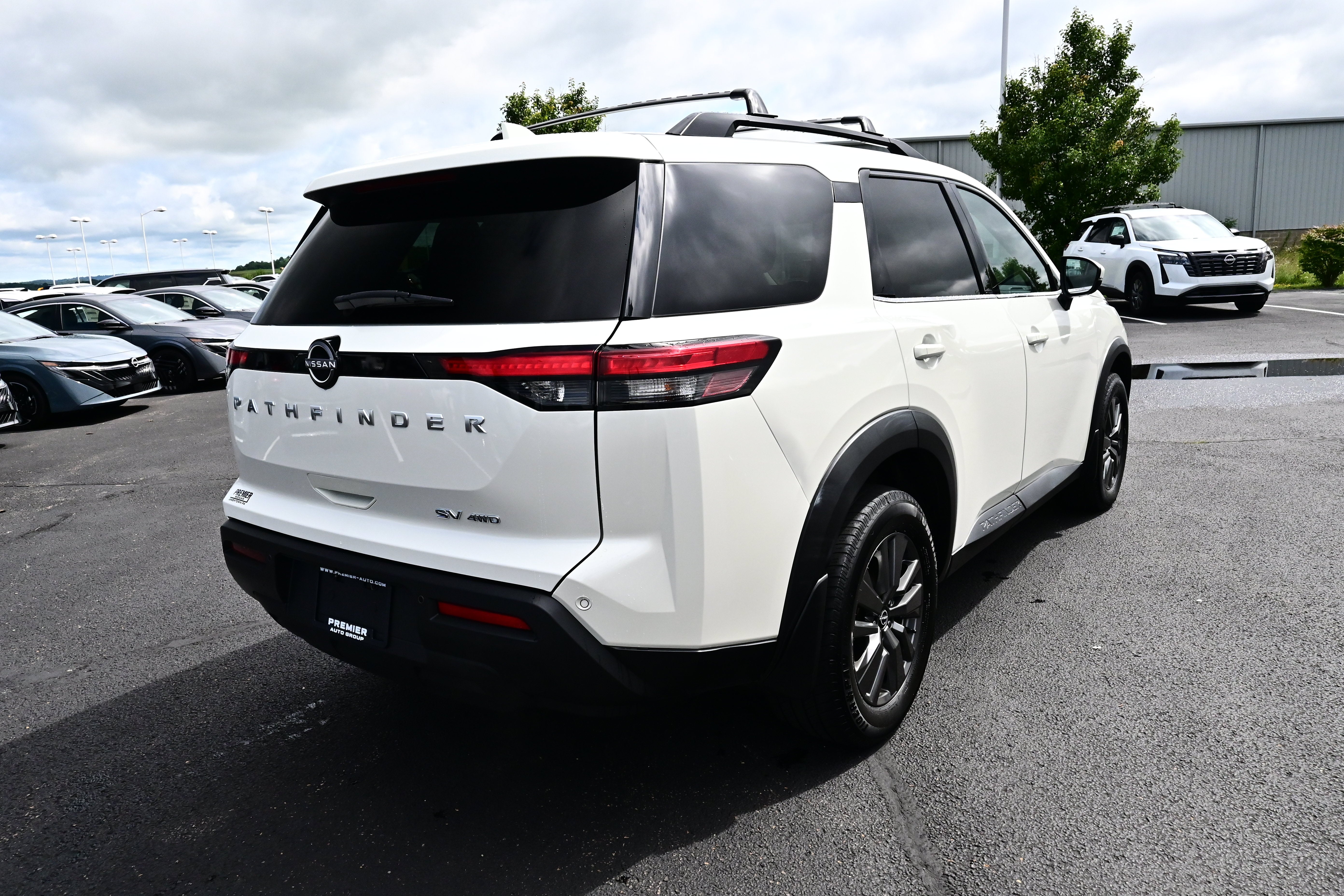 2022 Nissan Pathfinder SV