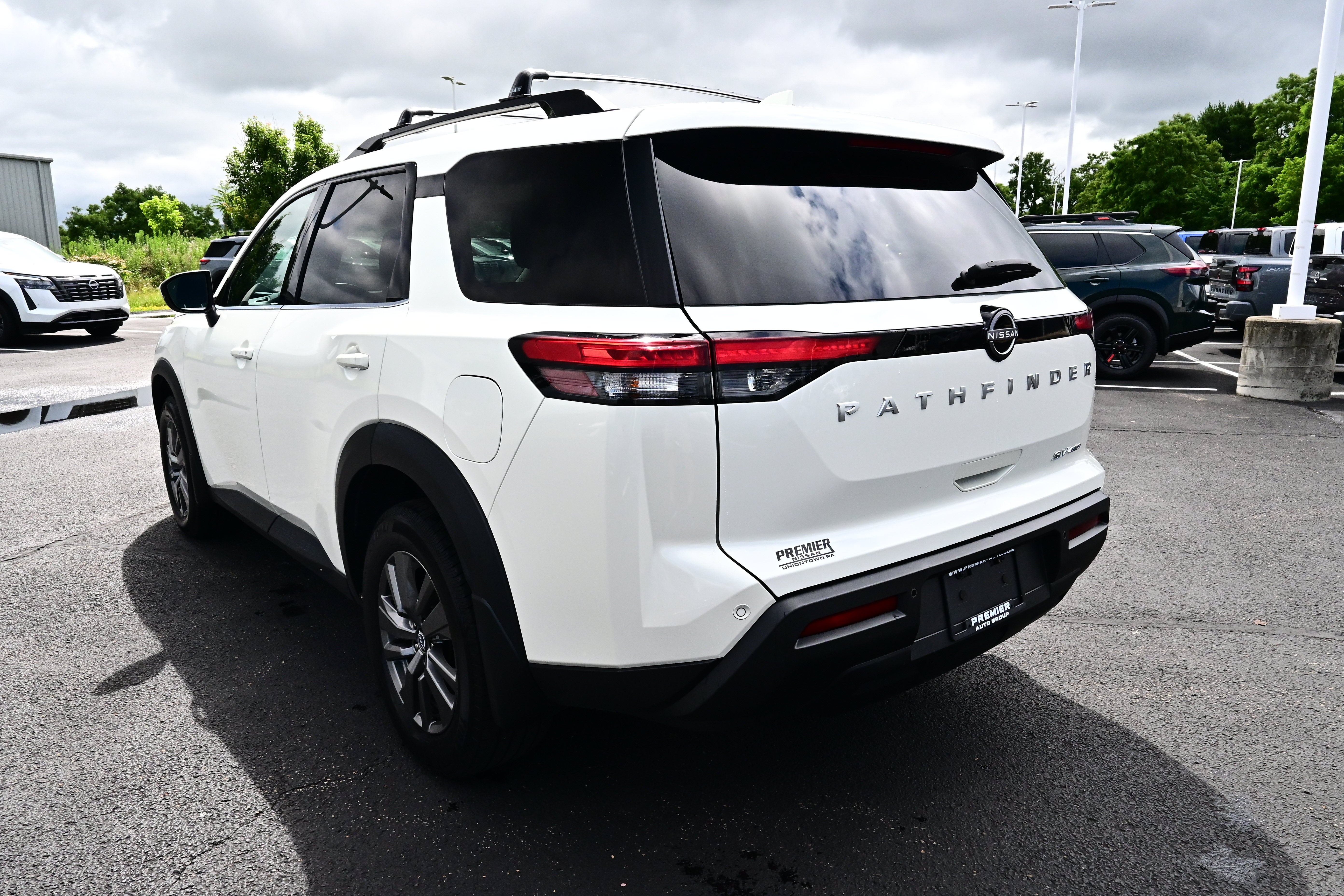 2022 Nissan Pathfinder SV