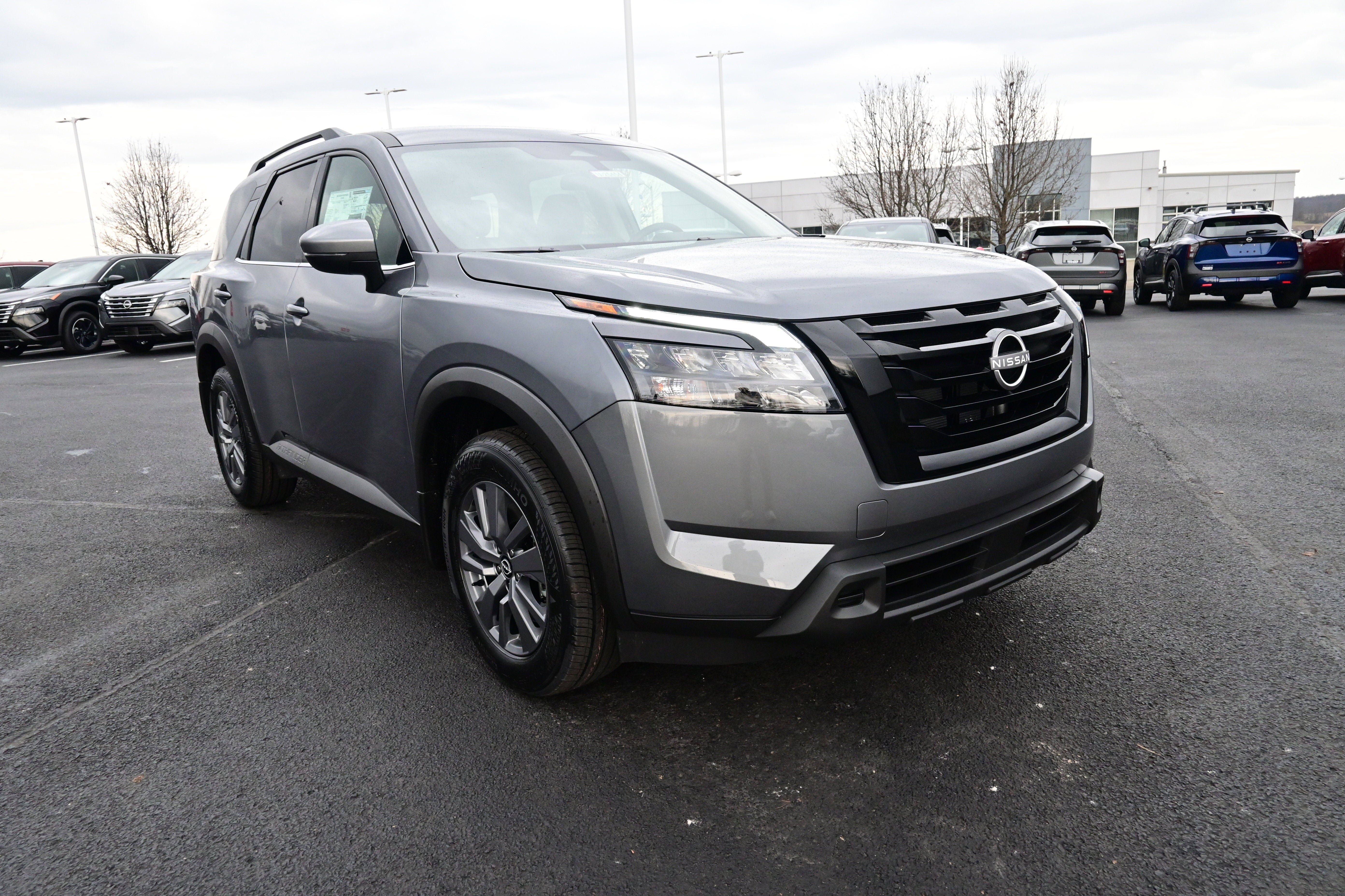 2025 Nissan Pathfinder SV