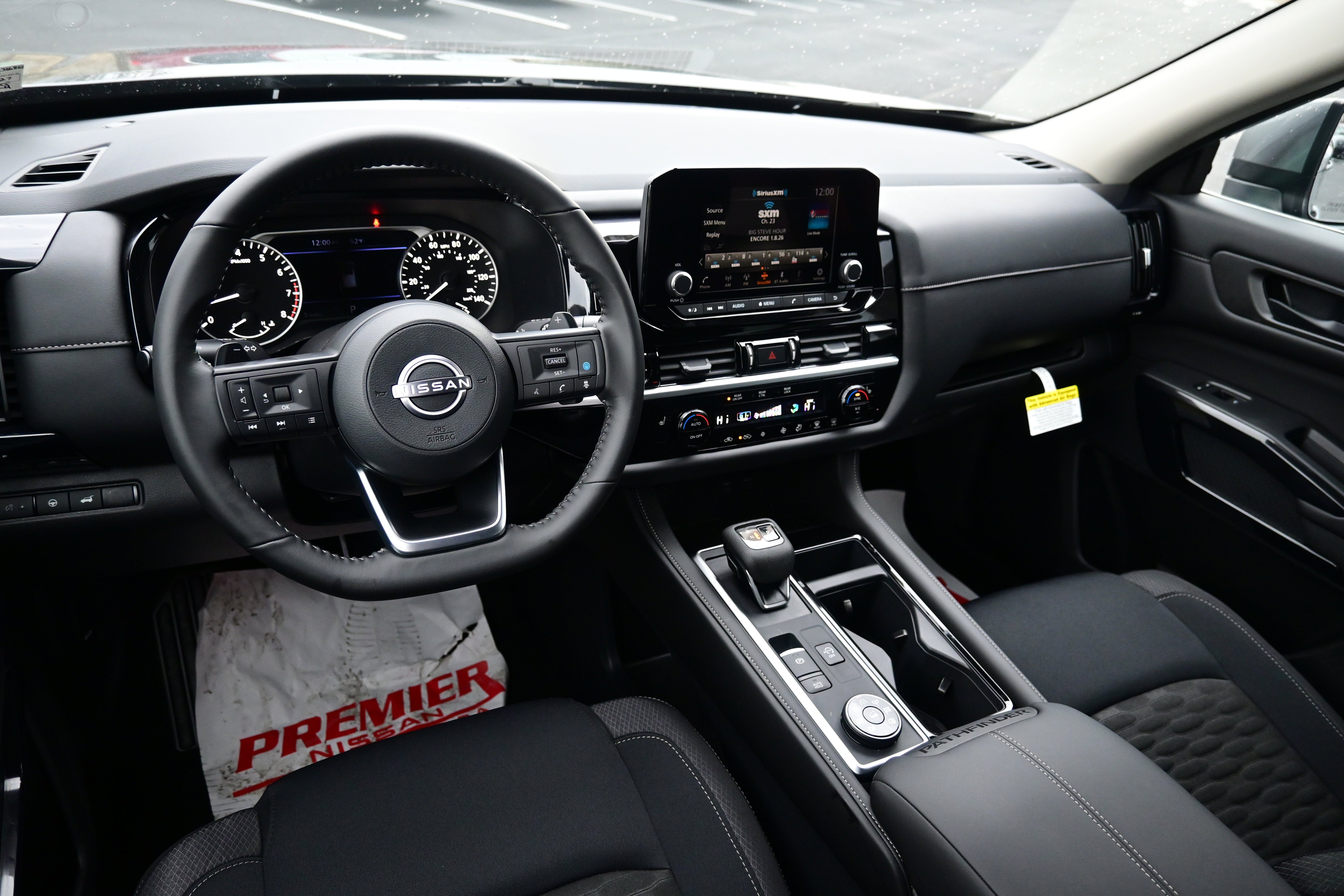 2025 Nissan Pathfinder SV