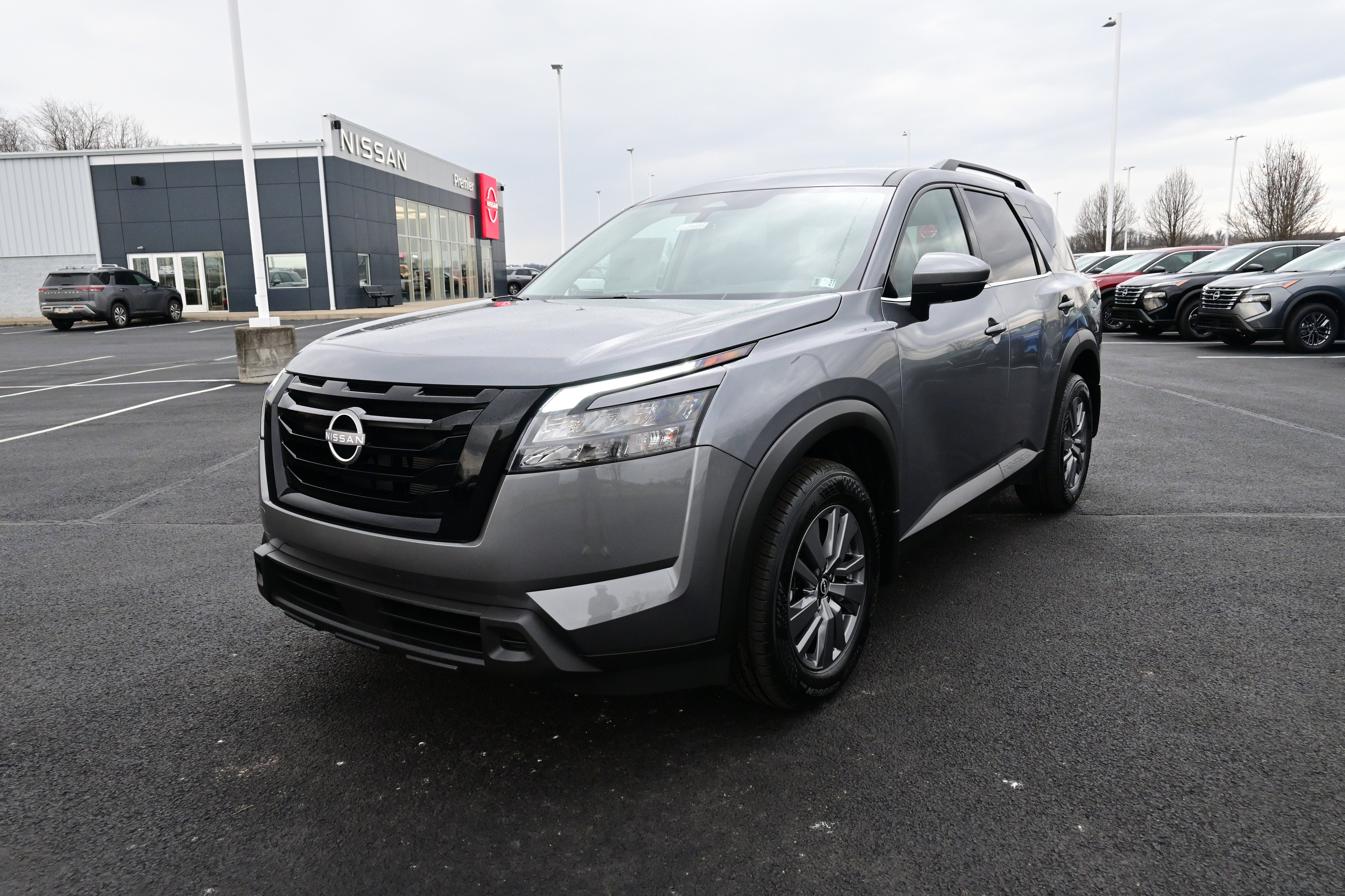 2025 Nissan Pathfinder SV