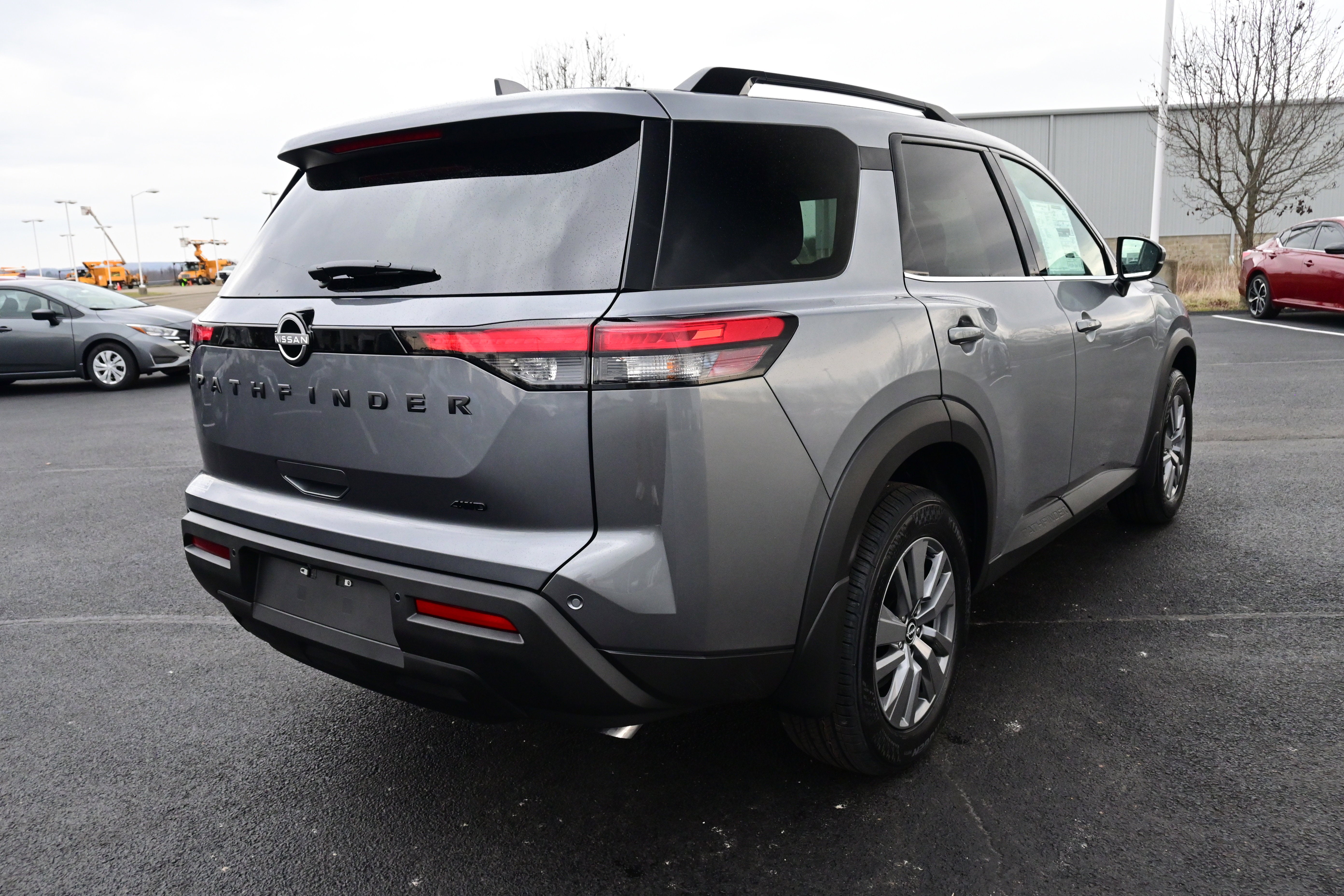 2025 Nissan Pathfinder SV