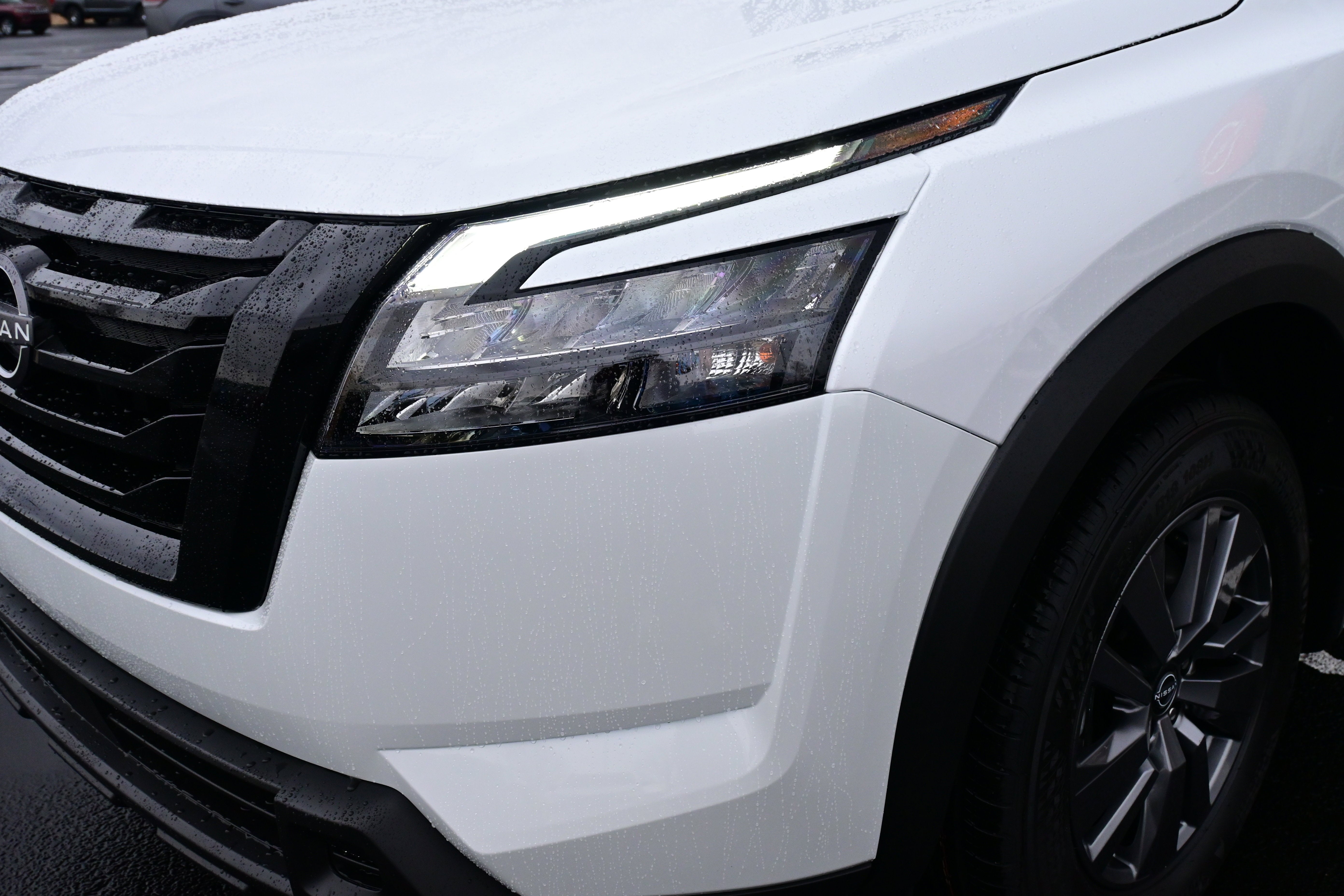 2025 Nissan Pathfinder SV