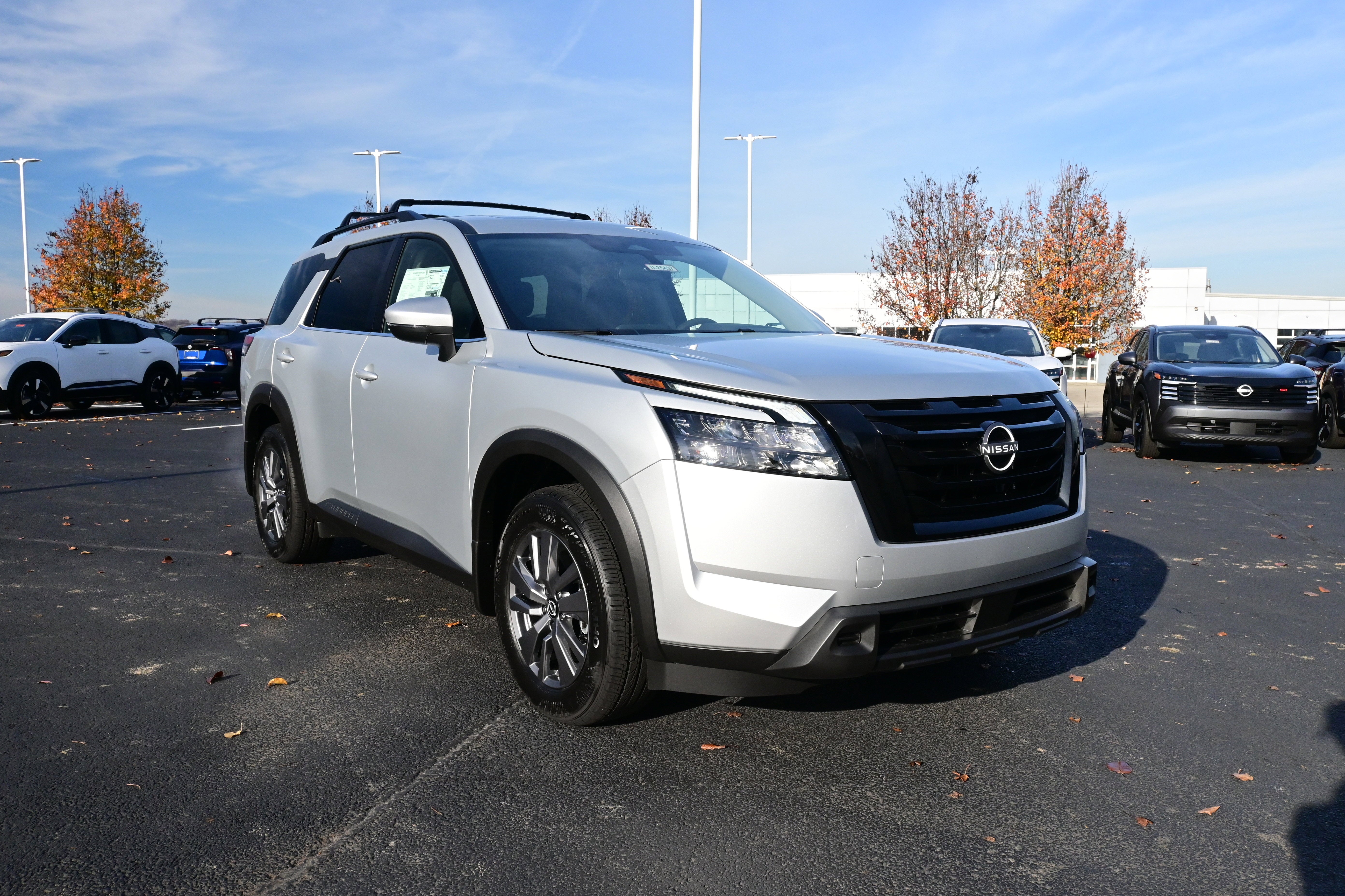 2025 Nissan Pathfinder SV