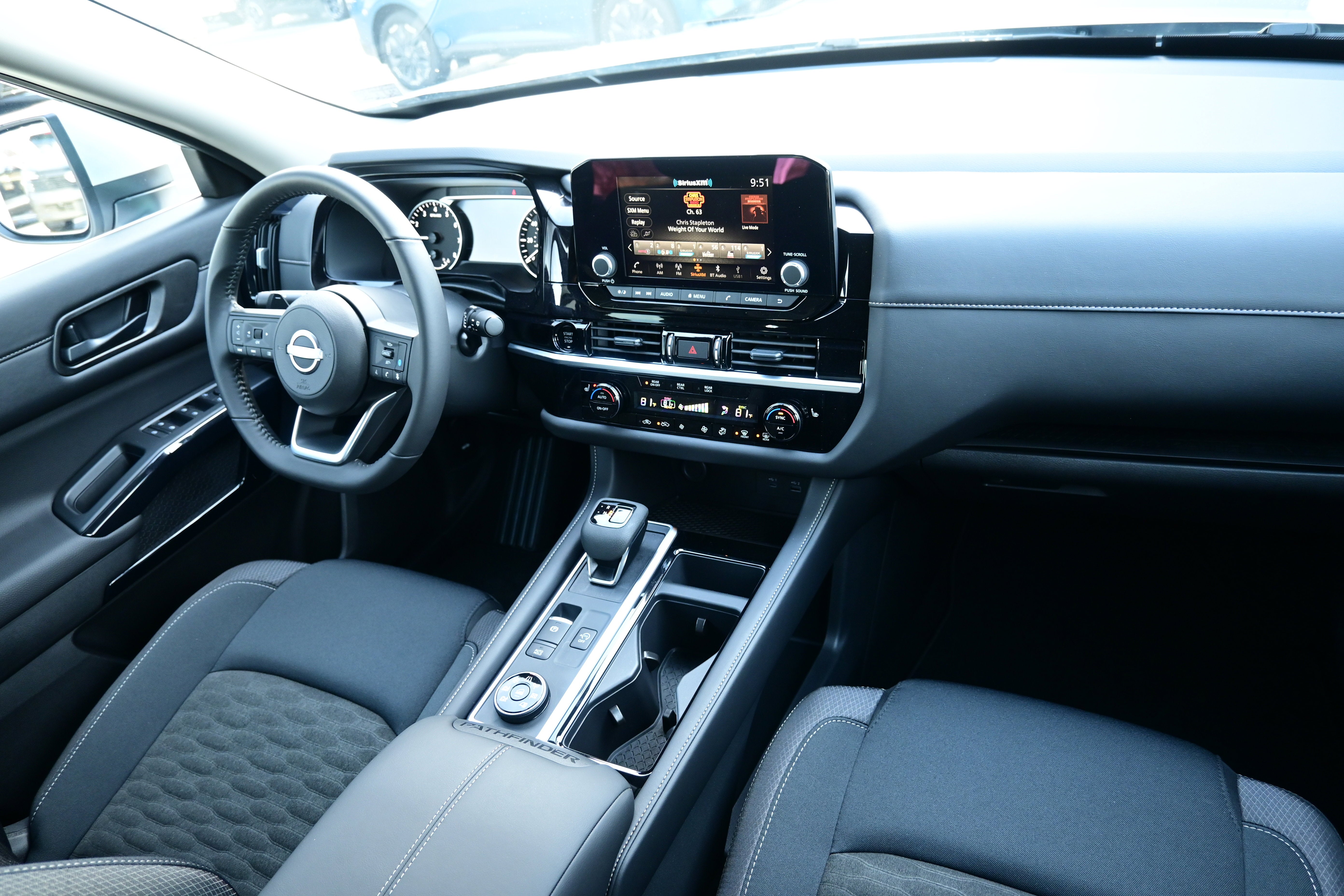 2025 Nissan Pathfinder SV