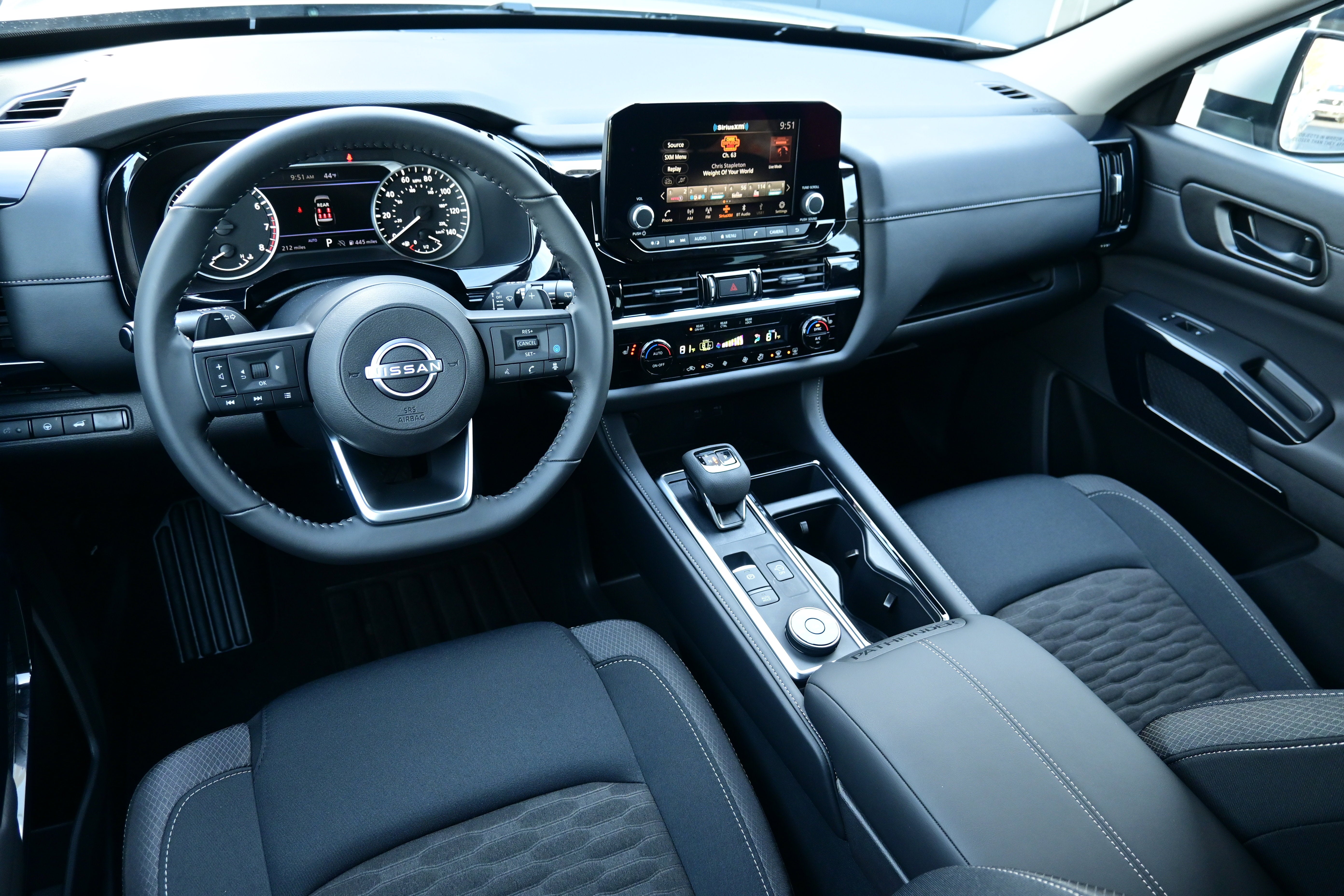 2025 Nissan Pathfinder SV