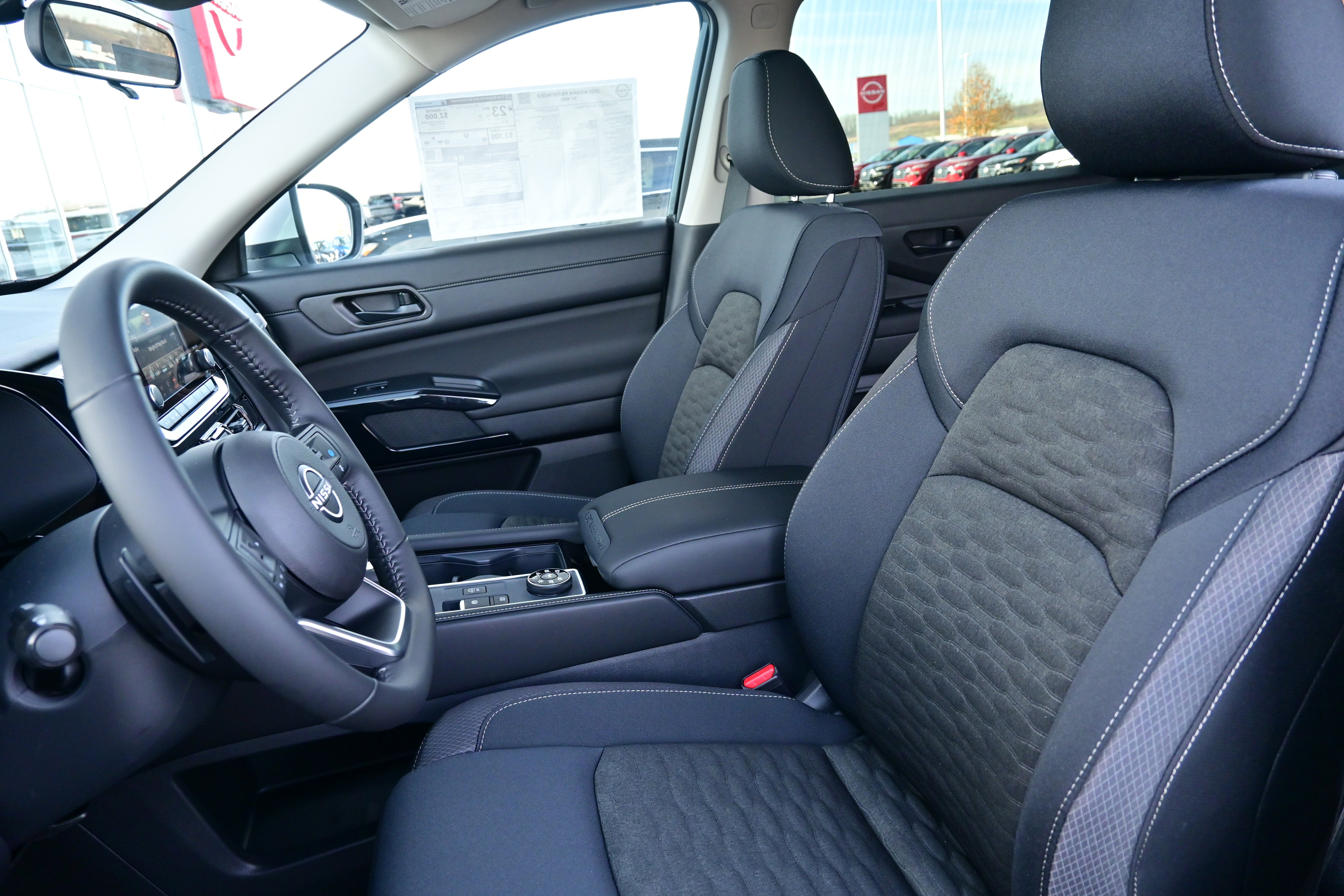 2025 Nissan Pathfinder SV