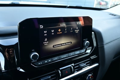 2025 Nissan Pathfinder SV