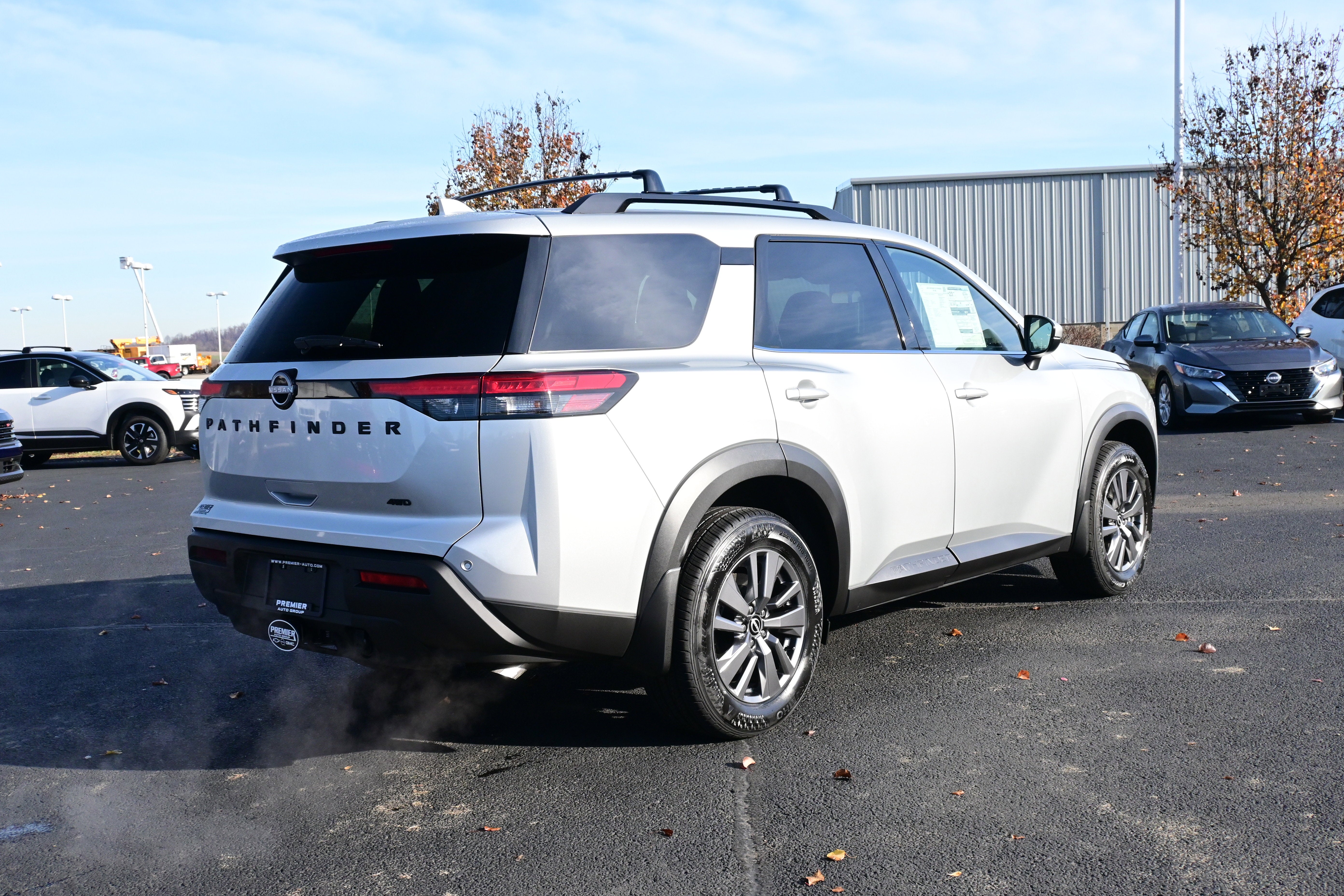 2025 Nissan Pathfinder SV