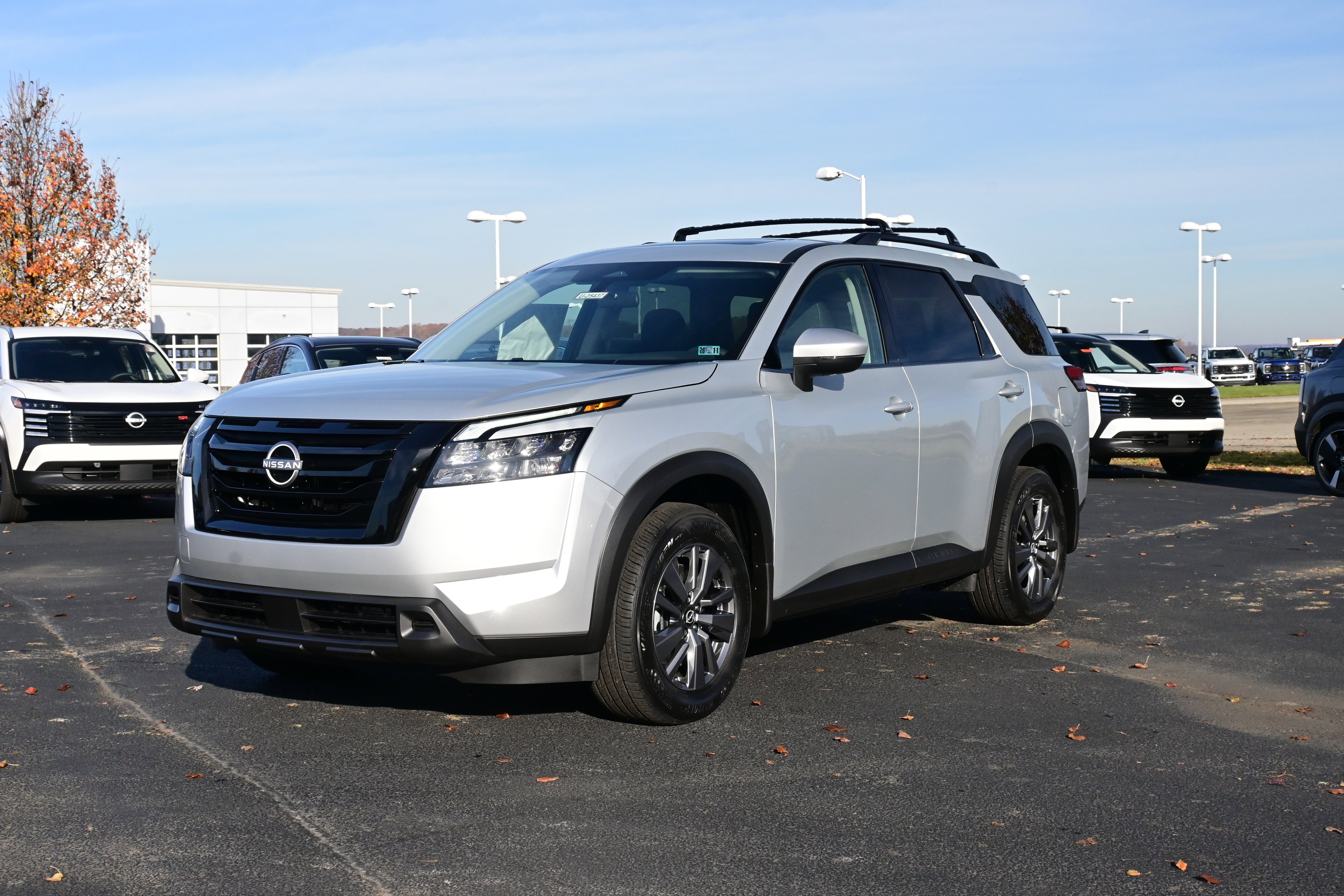 2025 Nissan Pathfinder SV