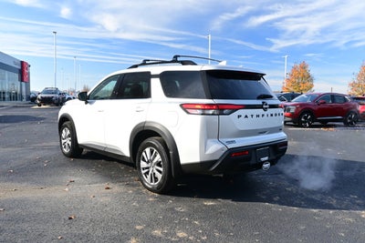 2025 Nissan Pathfinder SV