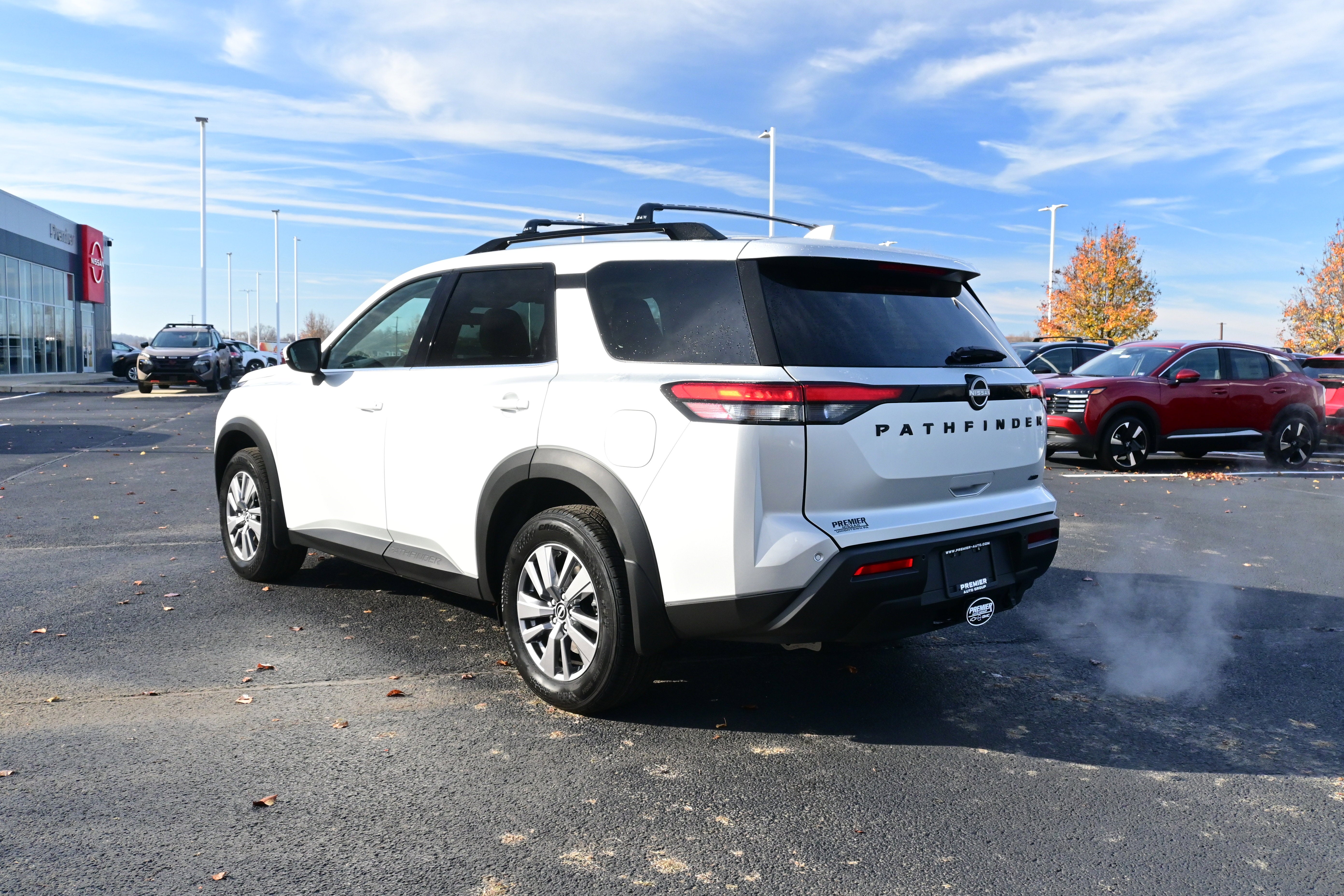 2025 Nissan Pathfinder SV