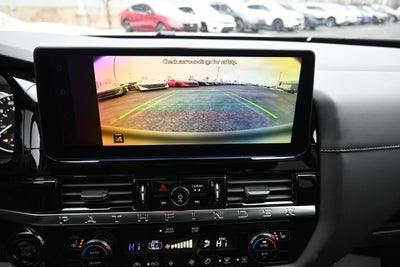 2026 Nissan Pathfinder SV