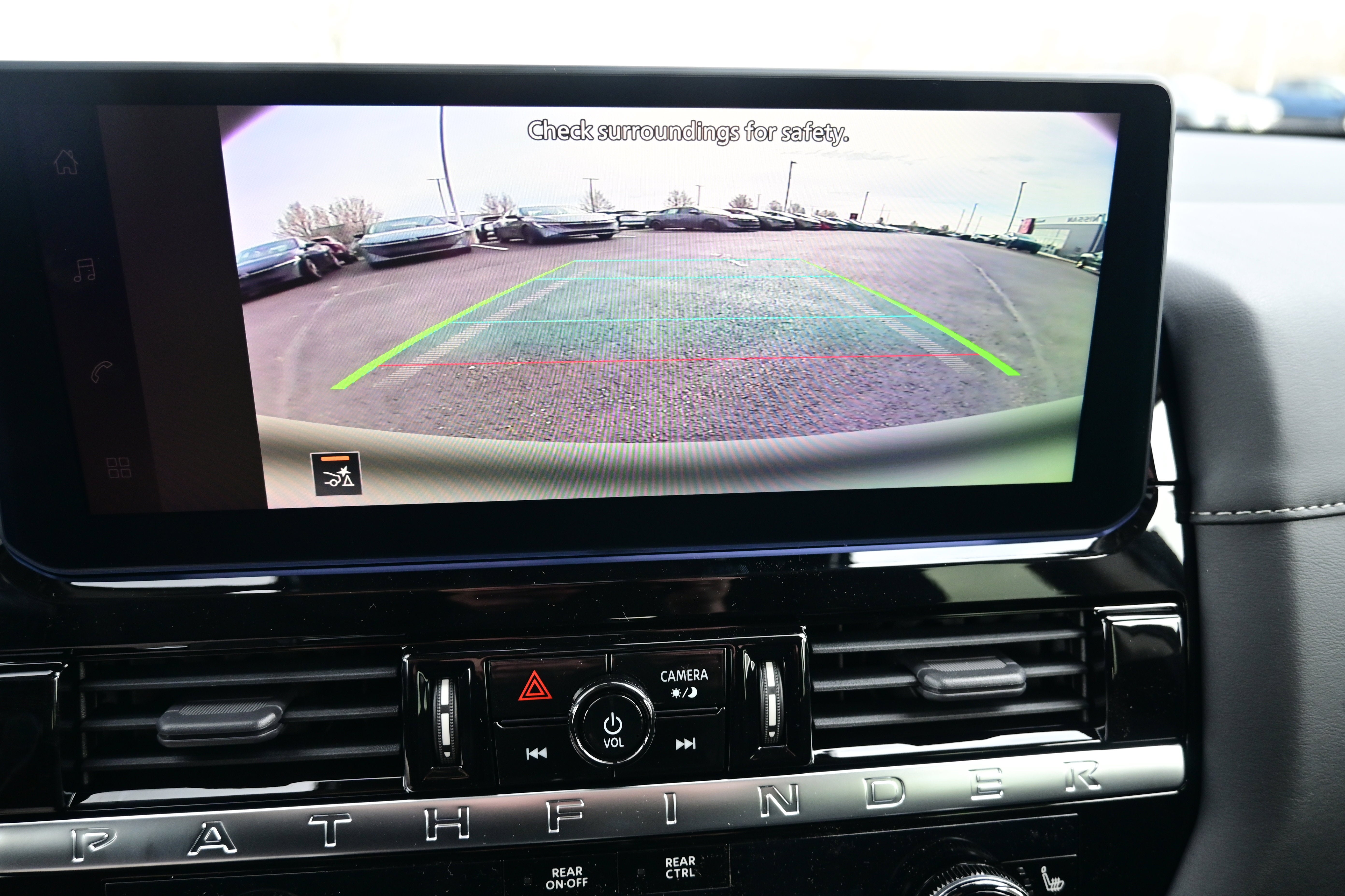 2026 Nissan Pathfinder SV