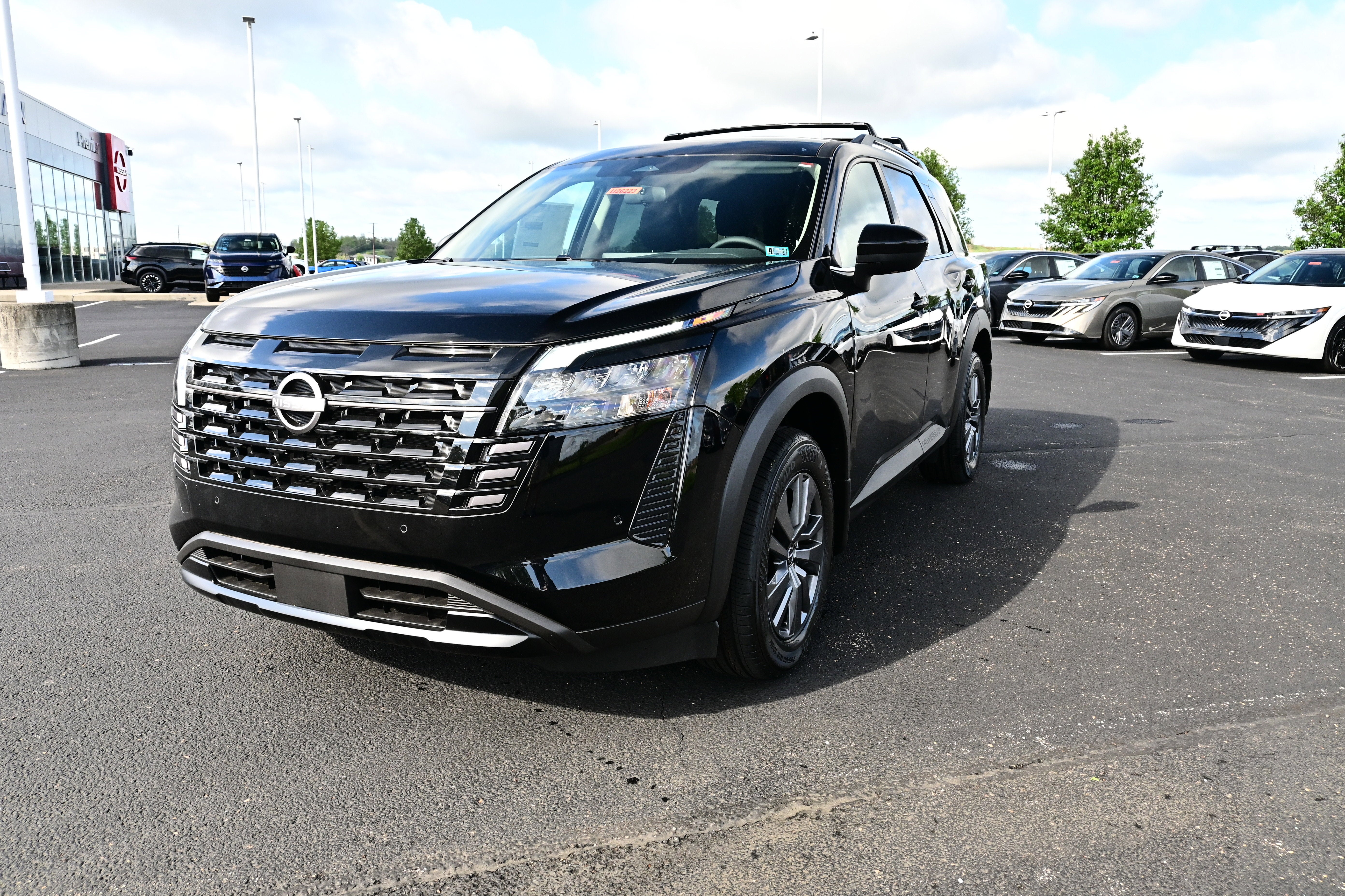 2026 Nissan Pathfinder SV