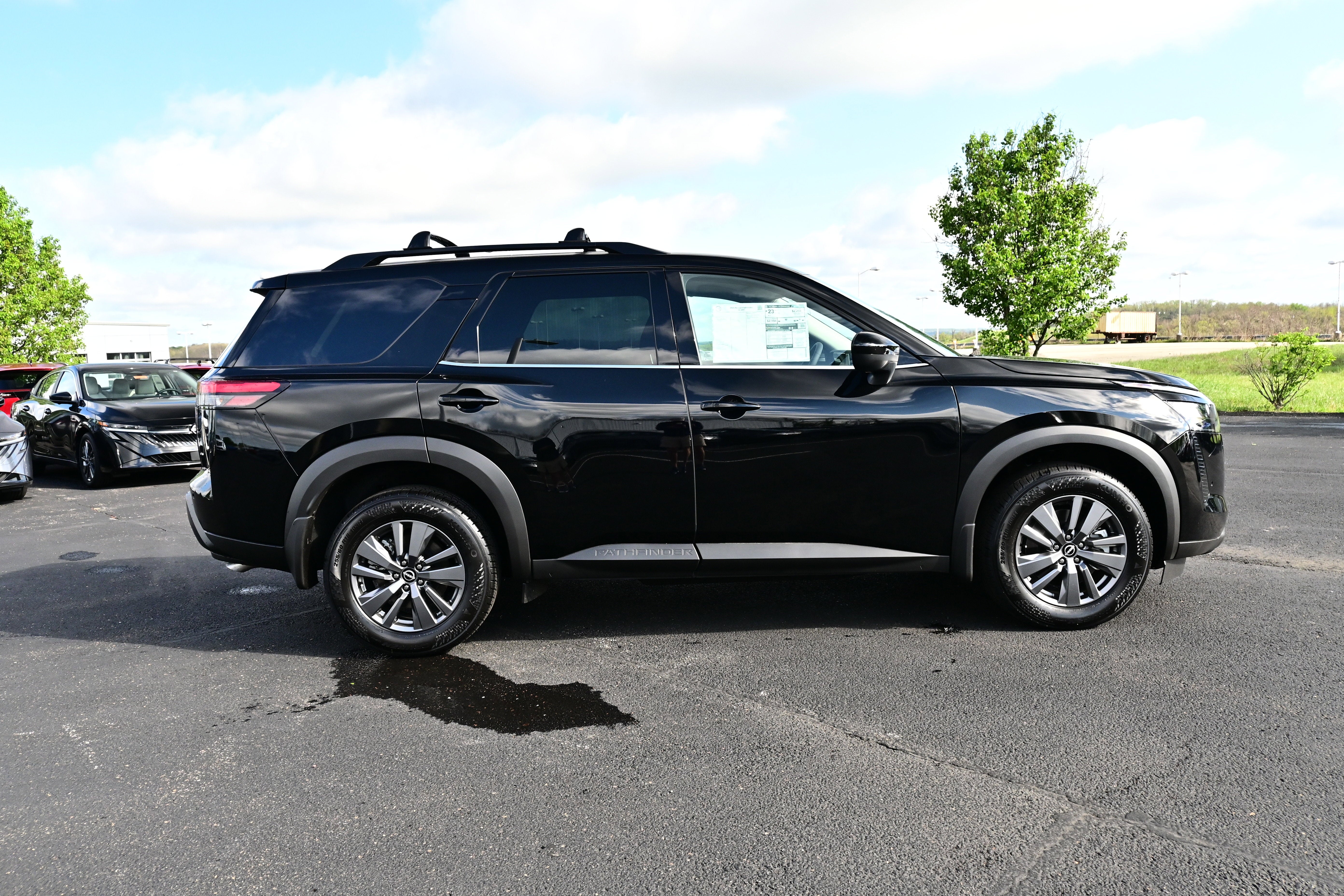 2026 Nissan Pathfinder SV