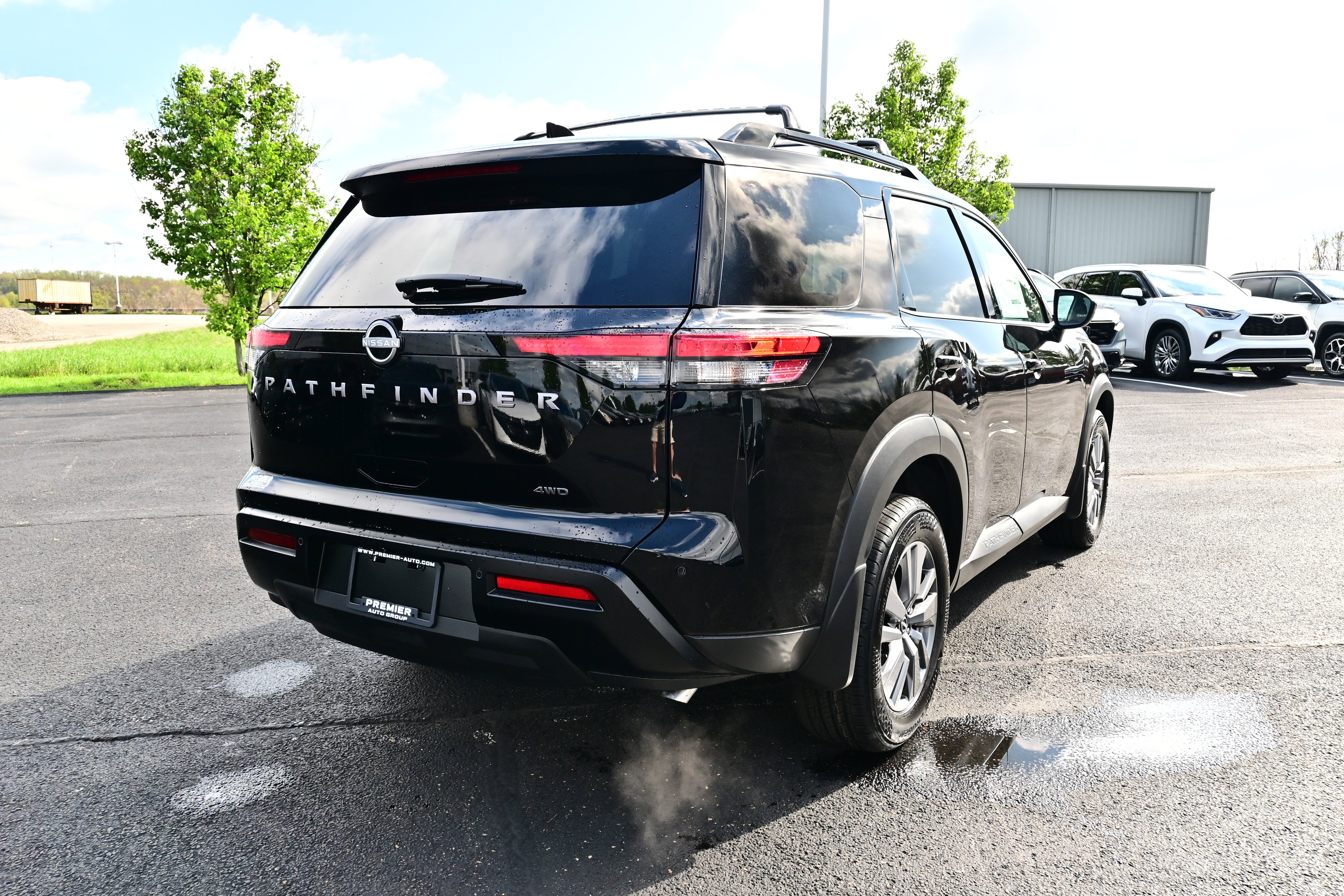 2026 Nissan Pathfinder SV