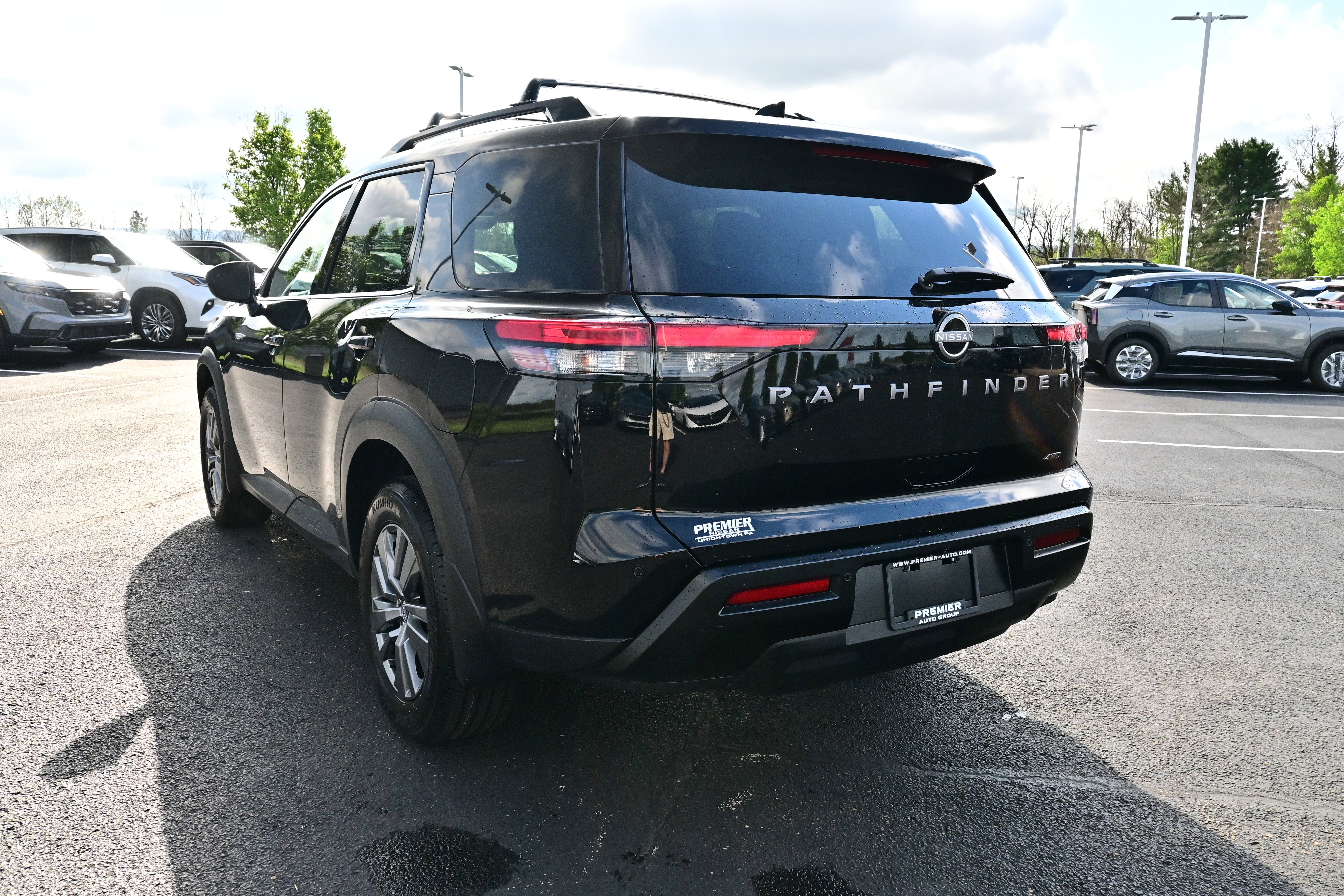 2026 Nissan Pathfinder SV