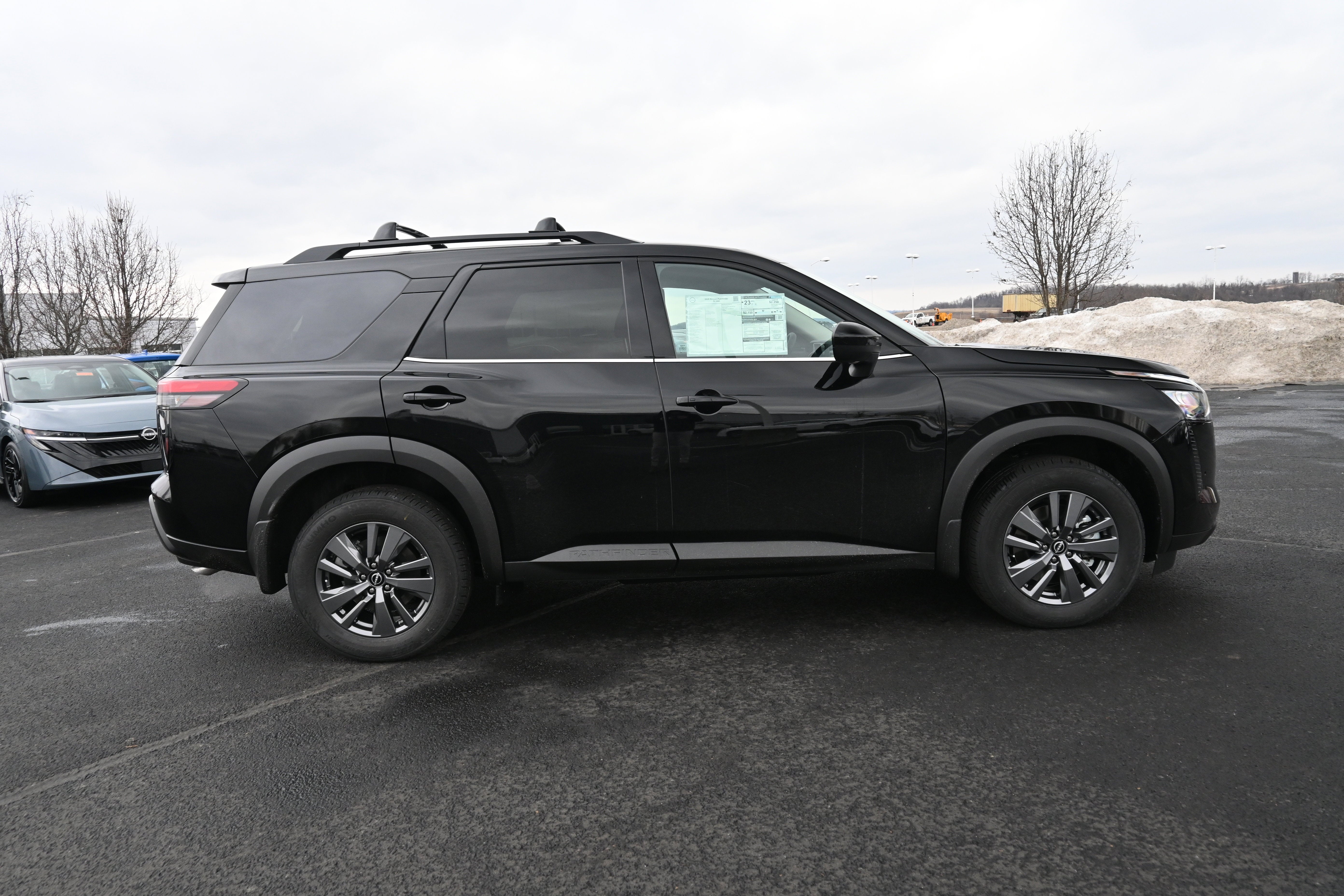 2026 Nissan Pathfinder SV