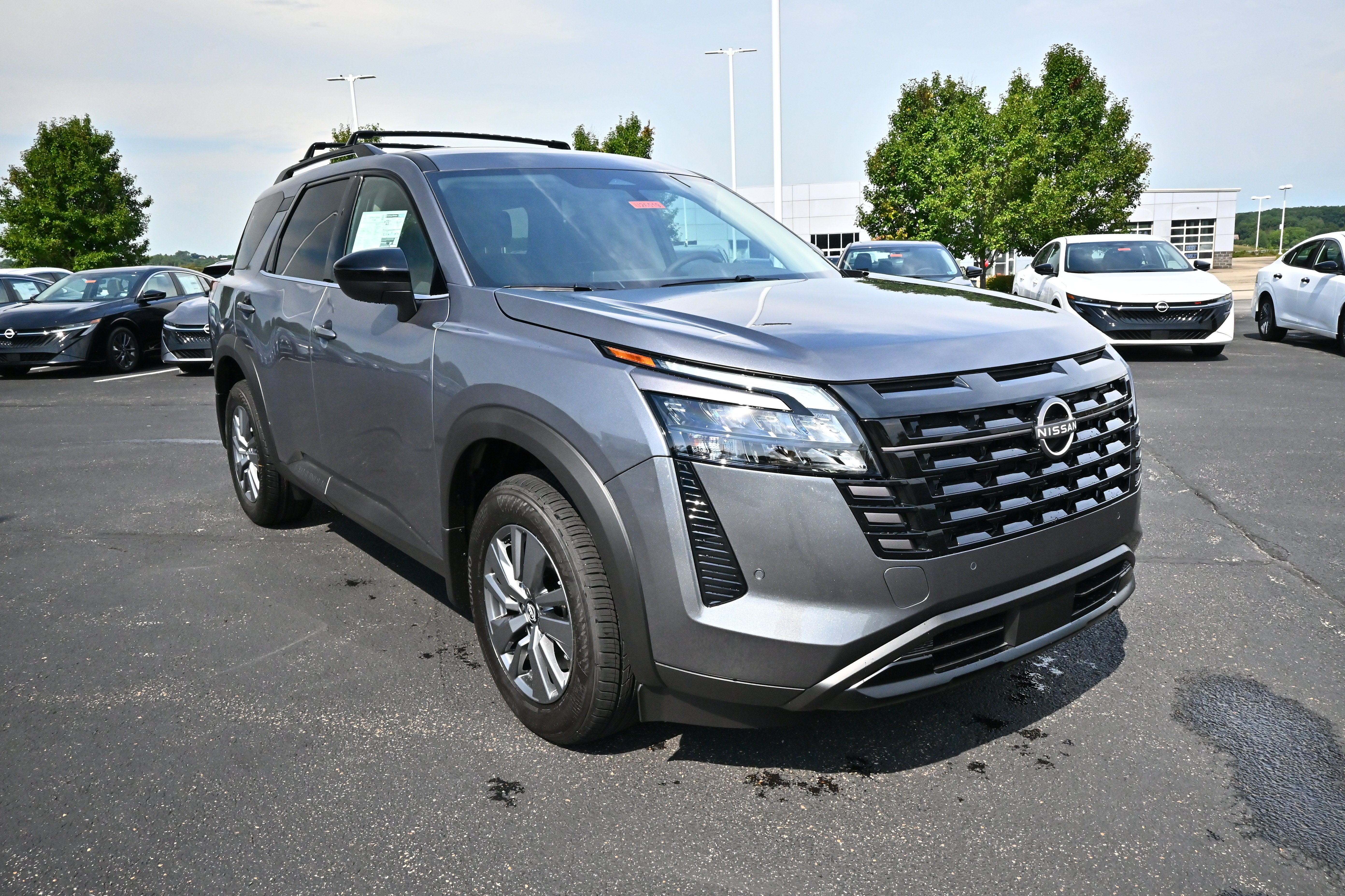 2026 Nissan Pathfinder SV
