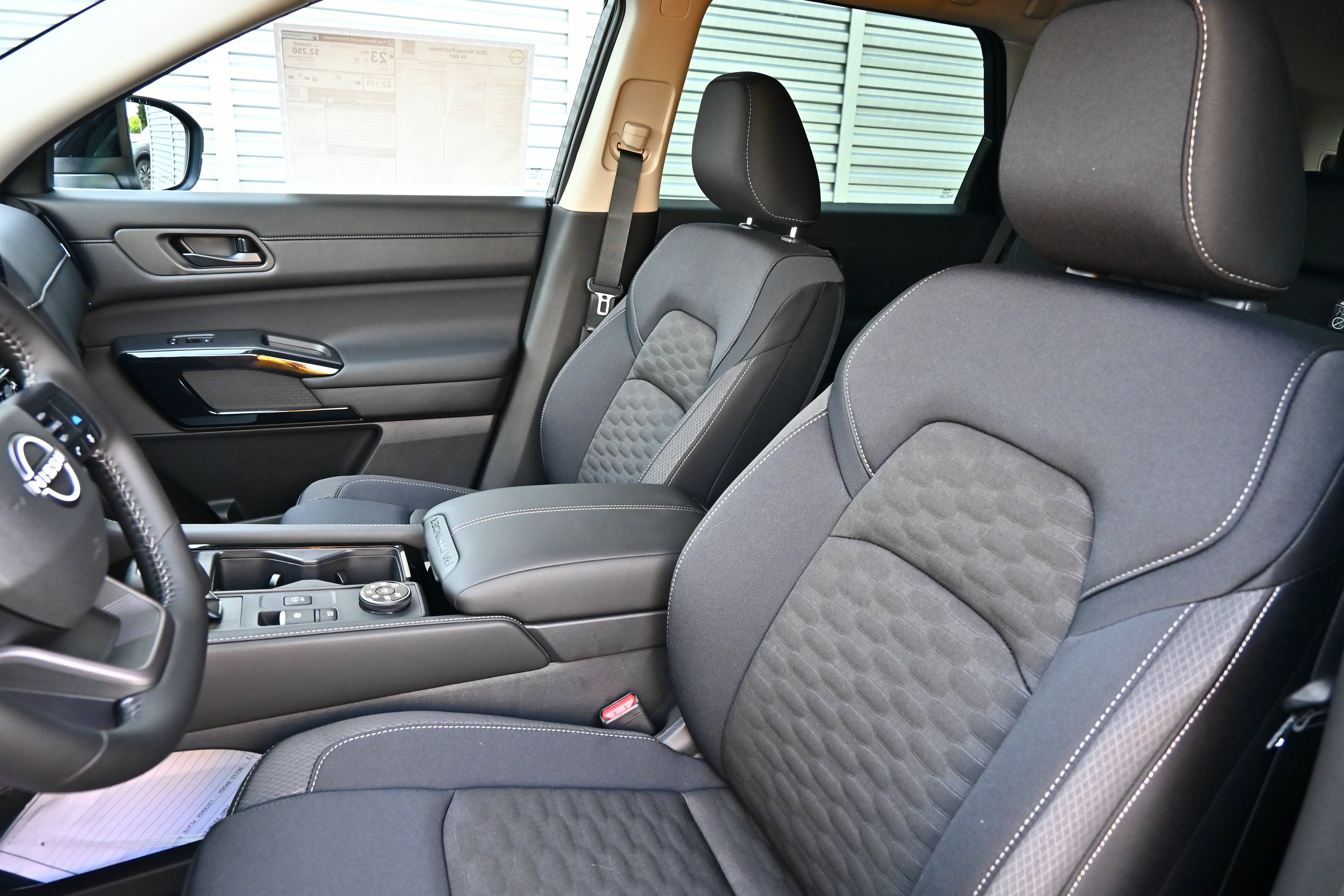 2026 Nissan Pathfinder SV