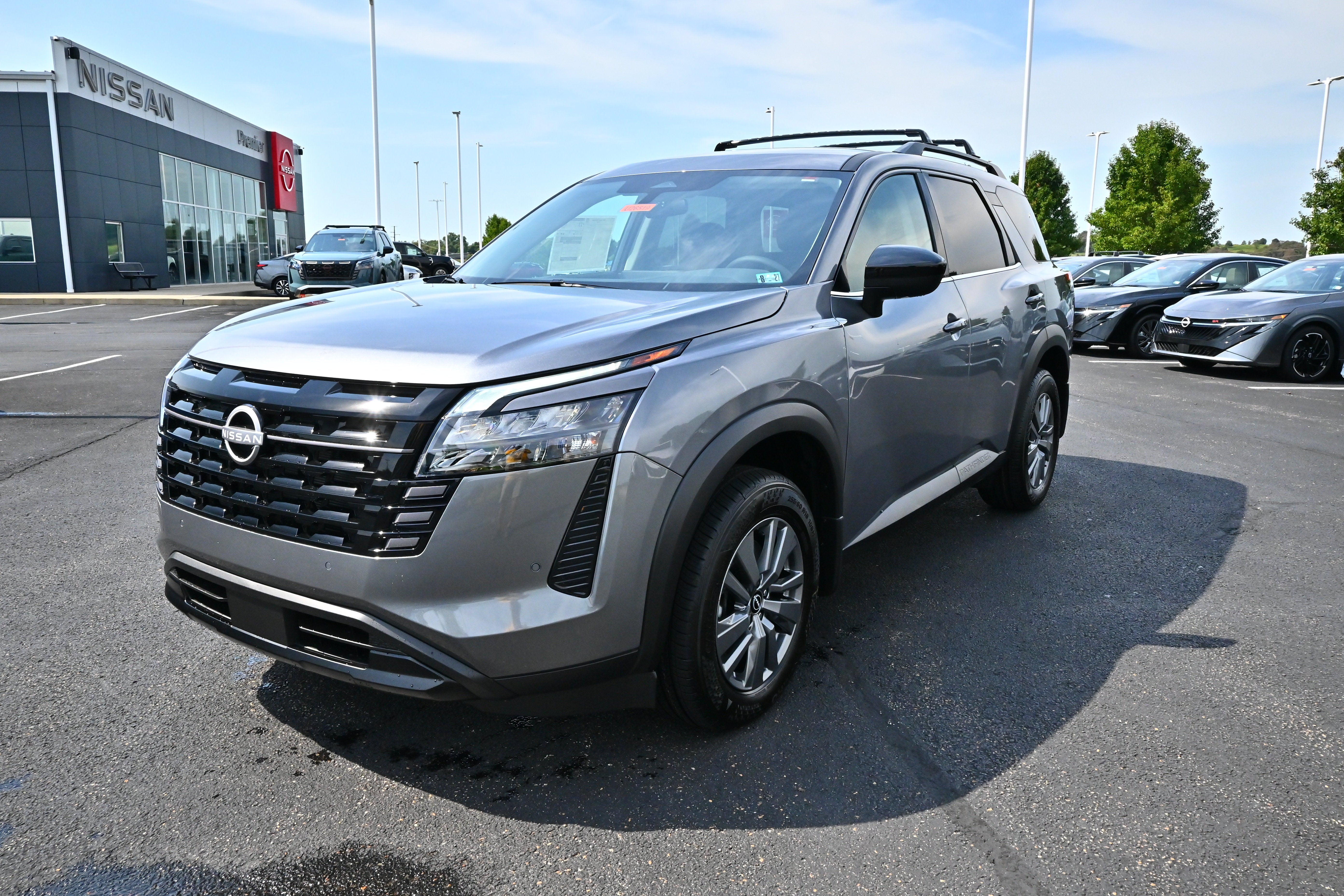 2026 Nissan Pathfinder SV