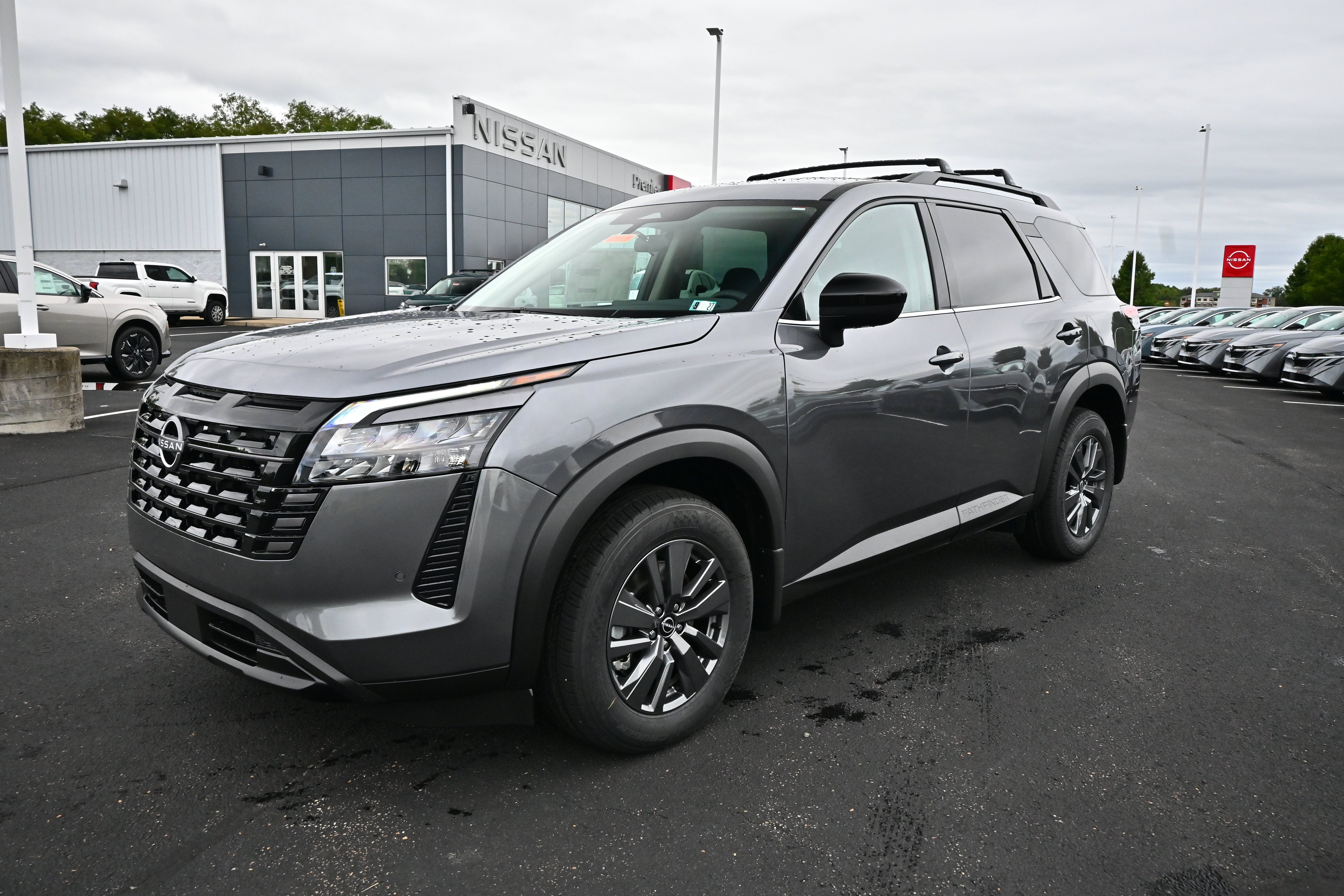 2026 Nissan Pathfinder SV