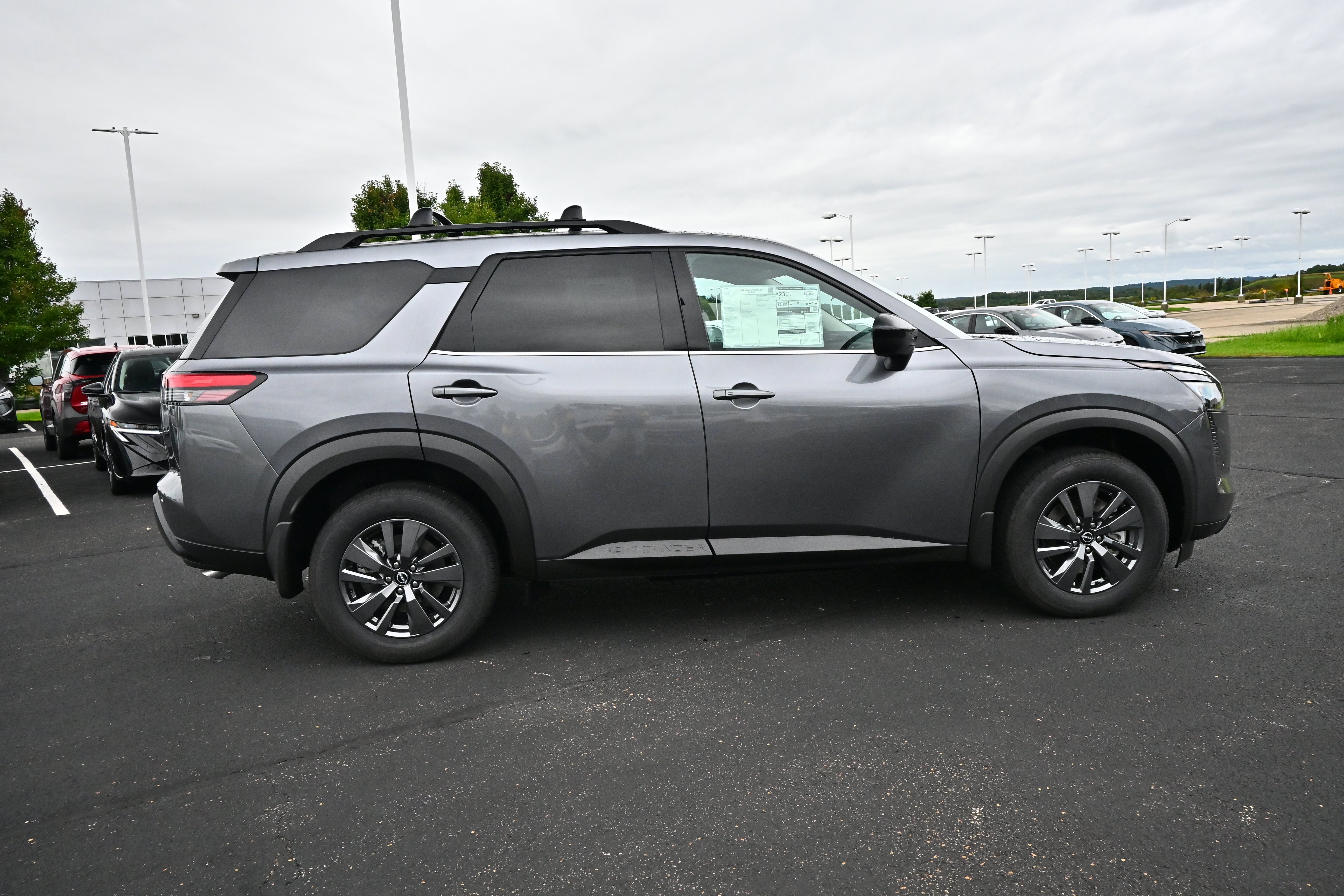 2026 Nissan Pathfinder SV