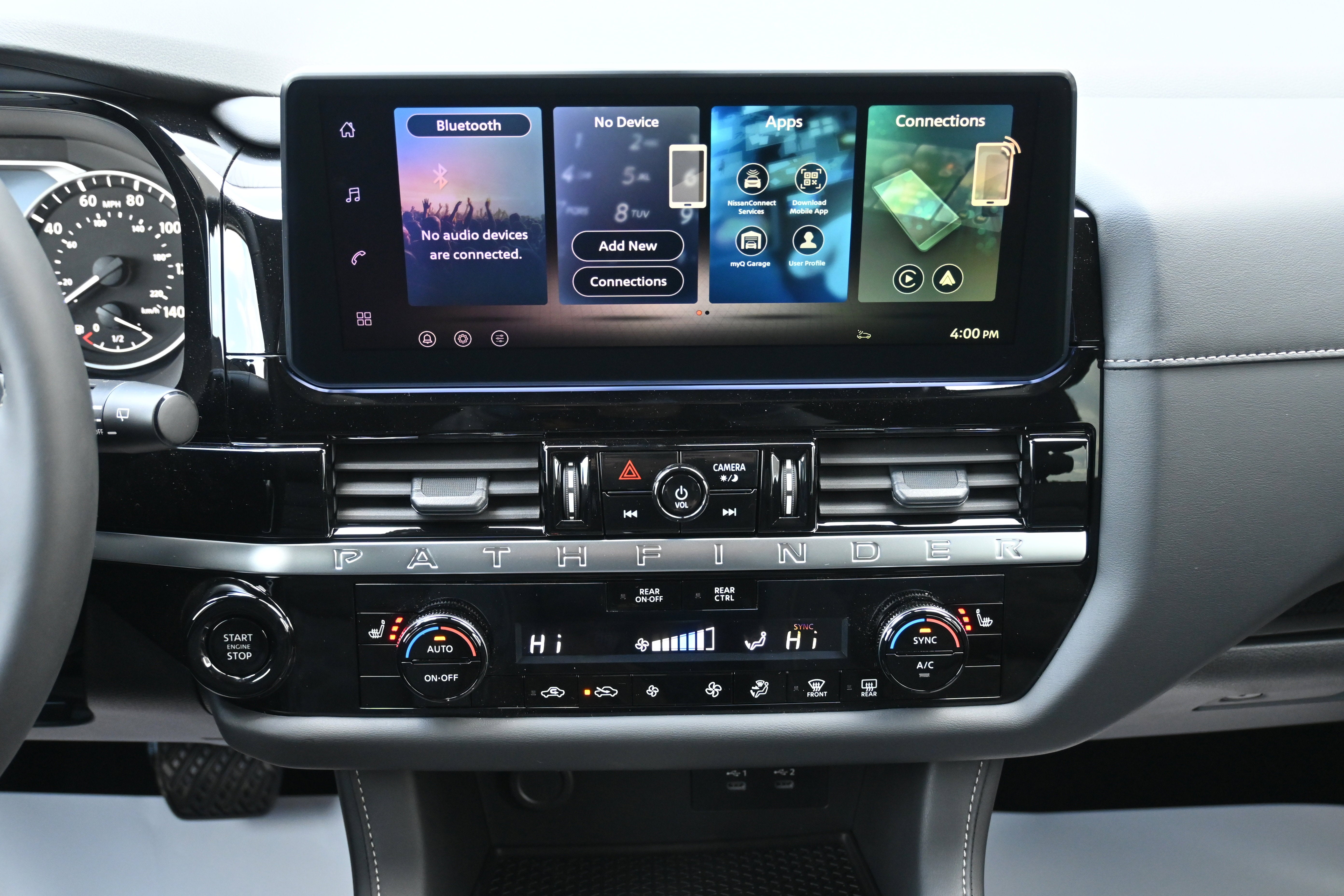 2026 Nissan Pathfinder SV