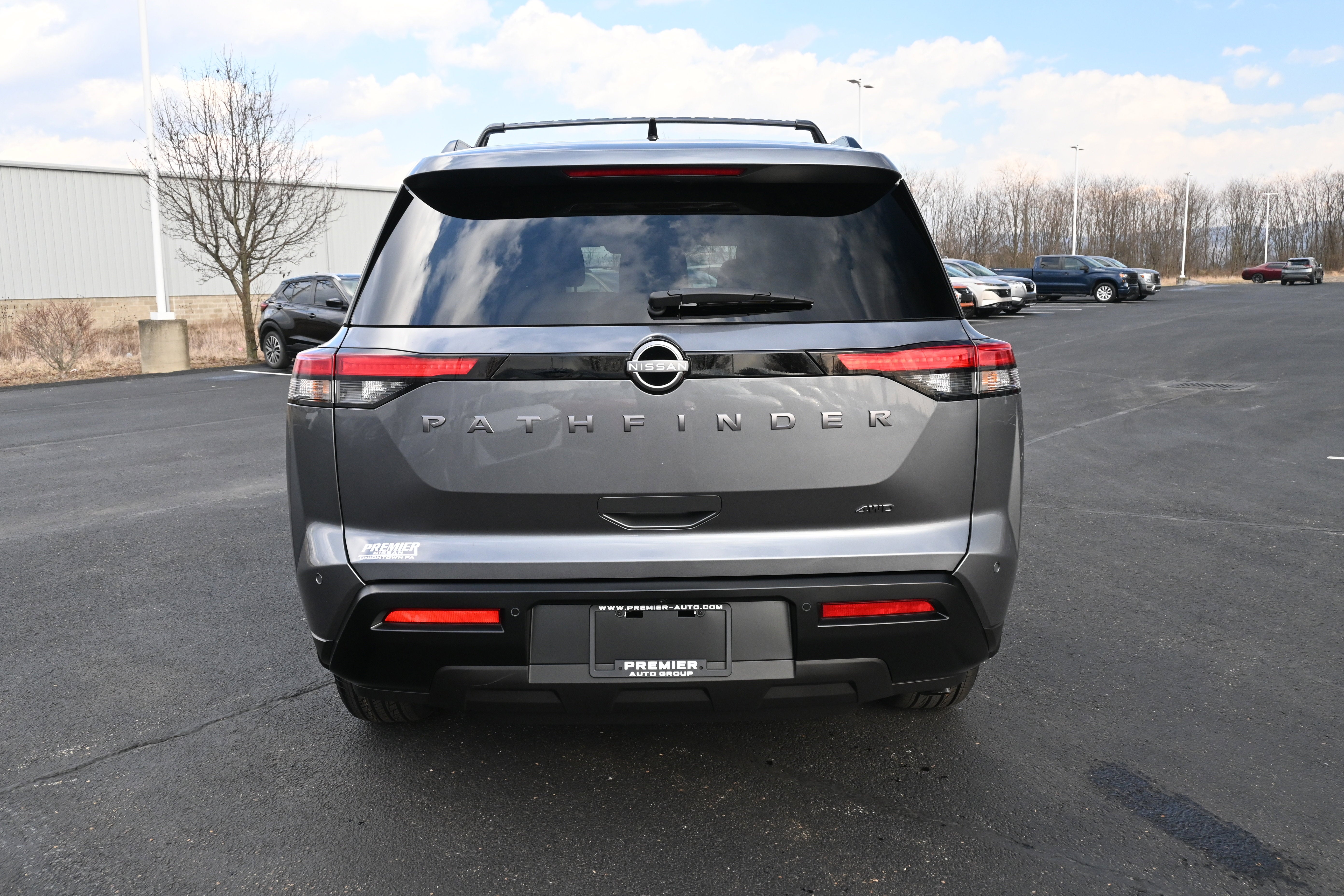 2026 Nissan Pathfinder SV