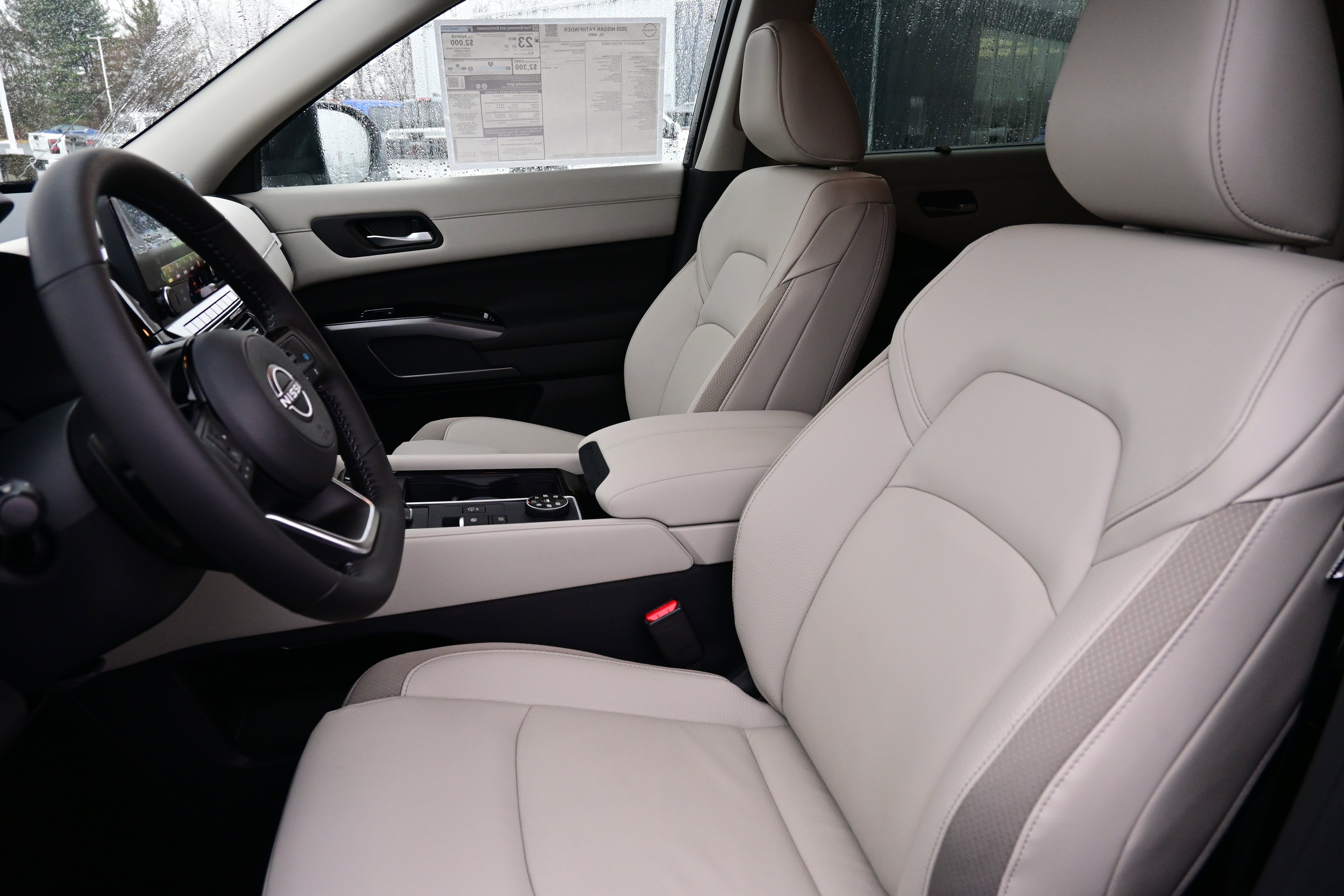 2025 Nissan Pathfinder SL