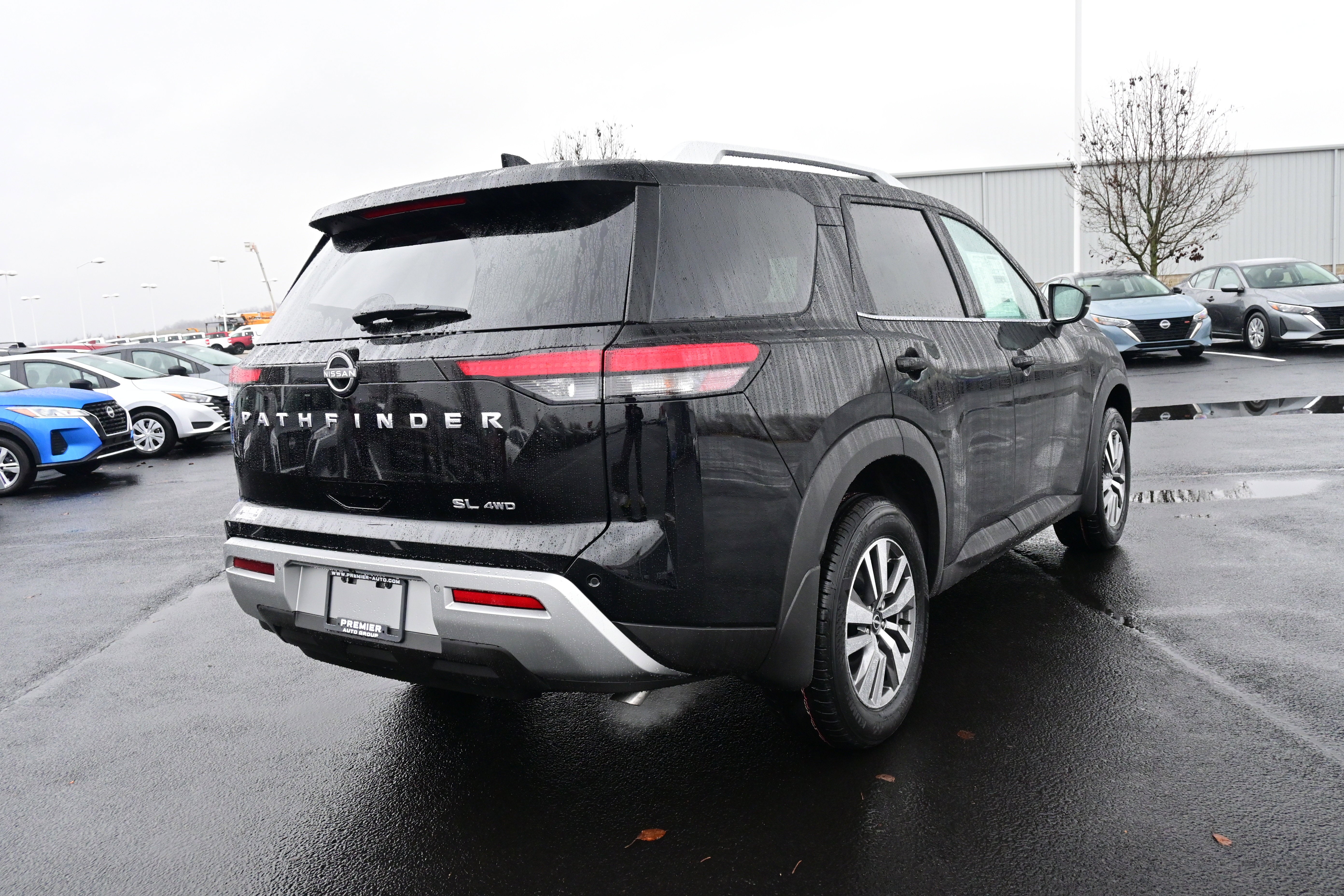 2025 Nissan Pathfinder SL