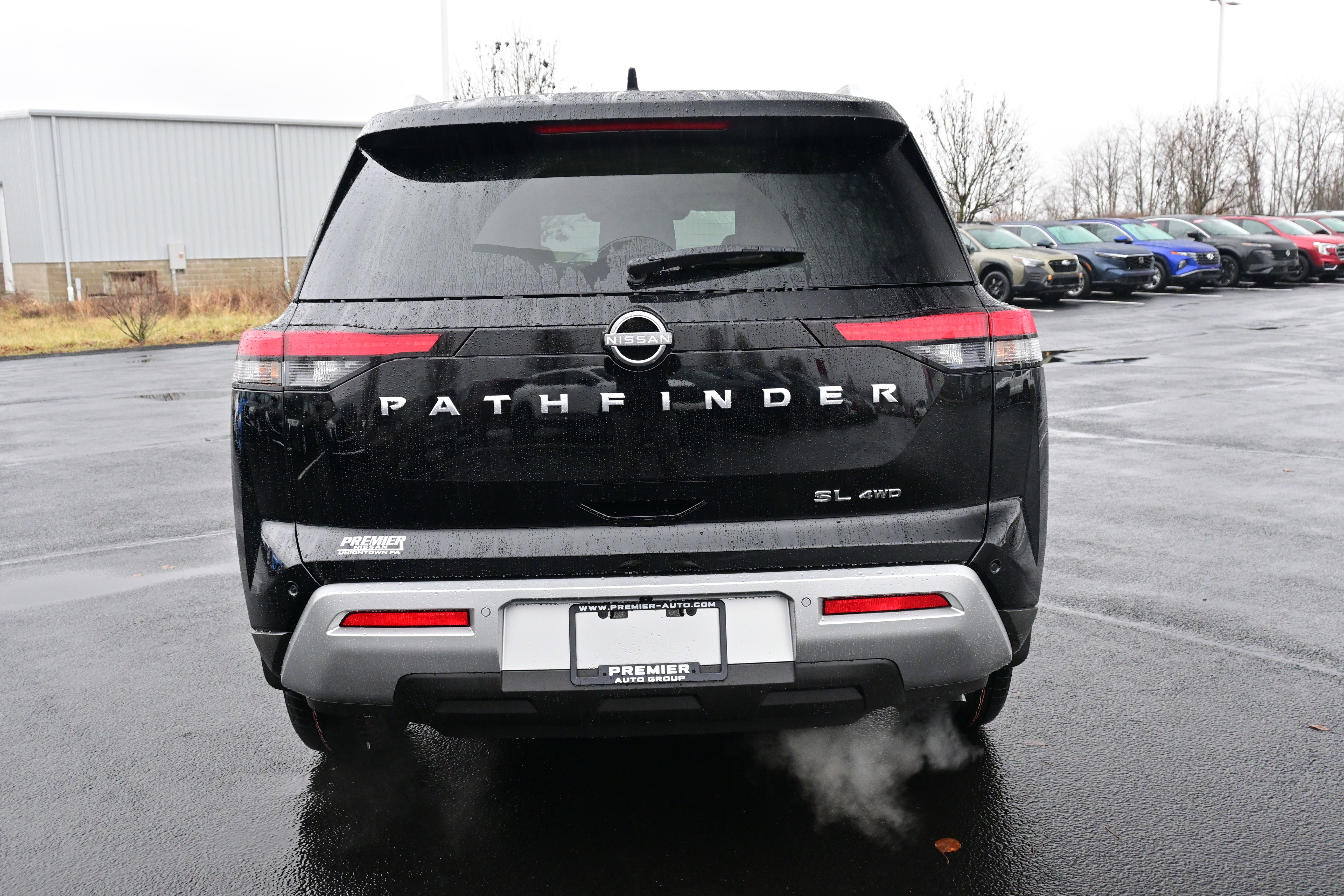 2025 Nissan Pathfinder SL