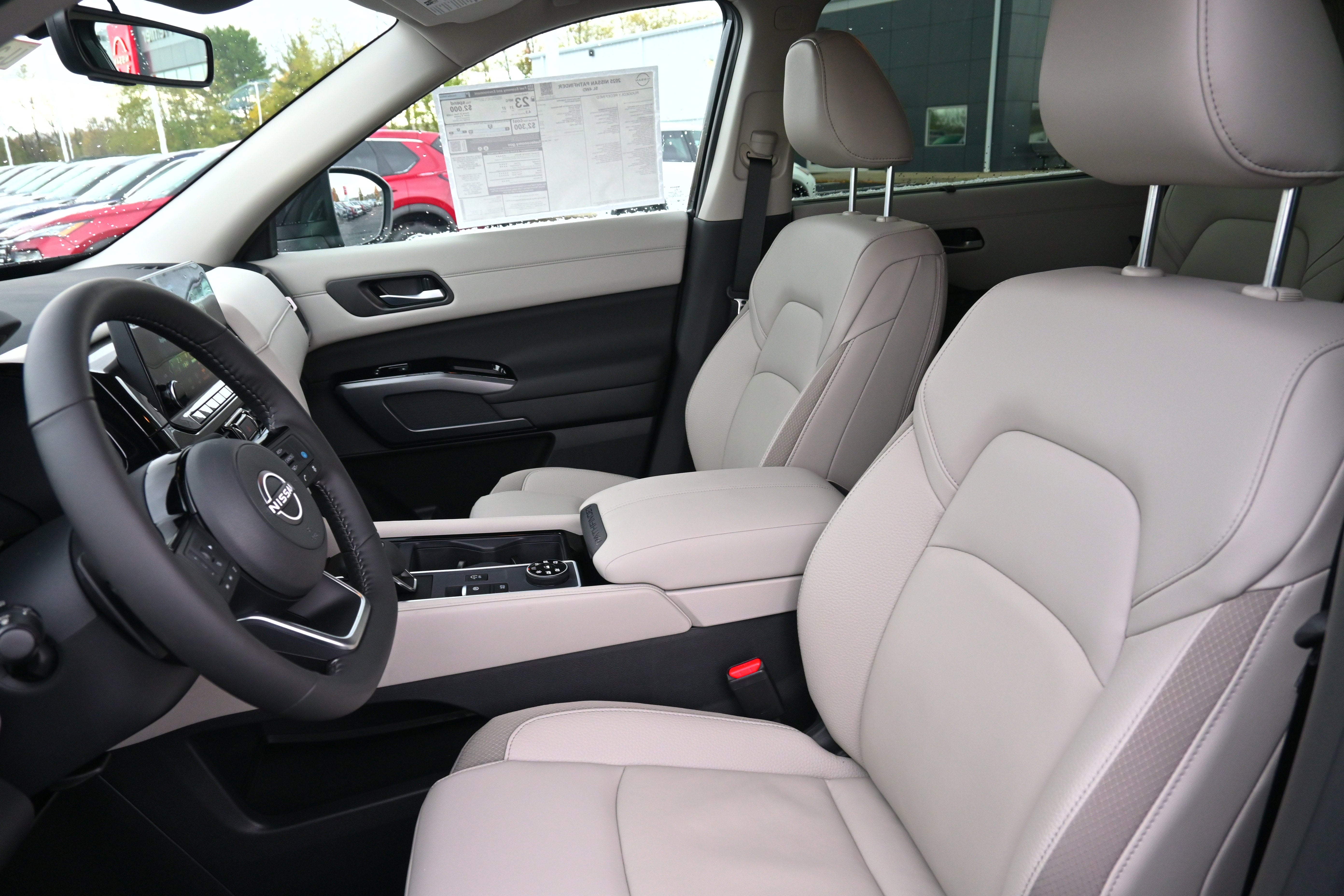 2025 Nissan Pathfinder SL