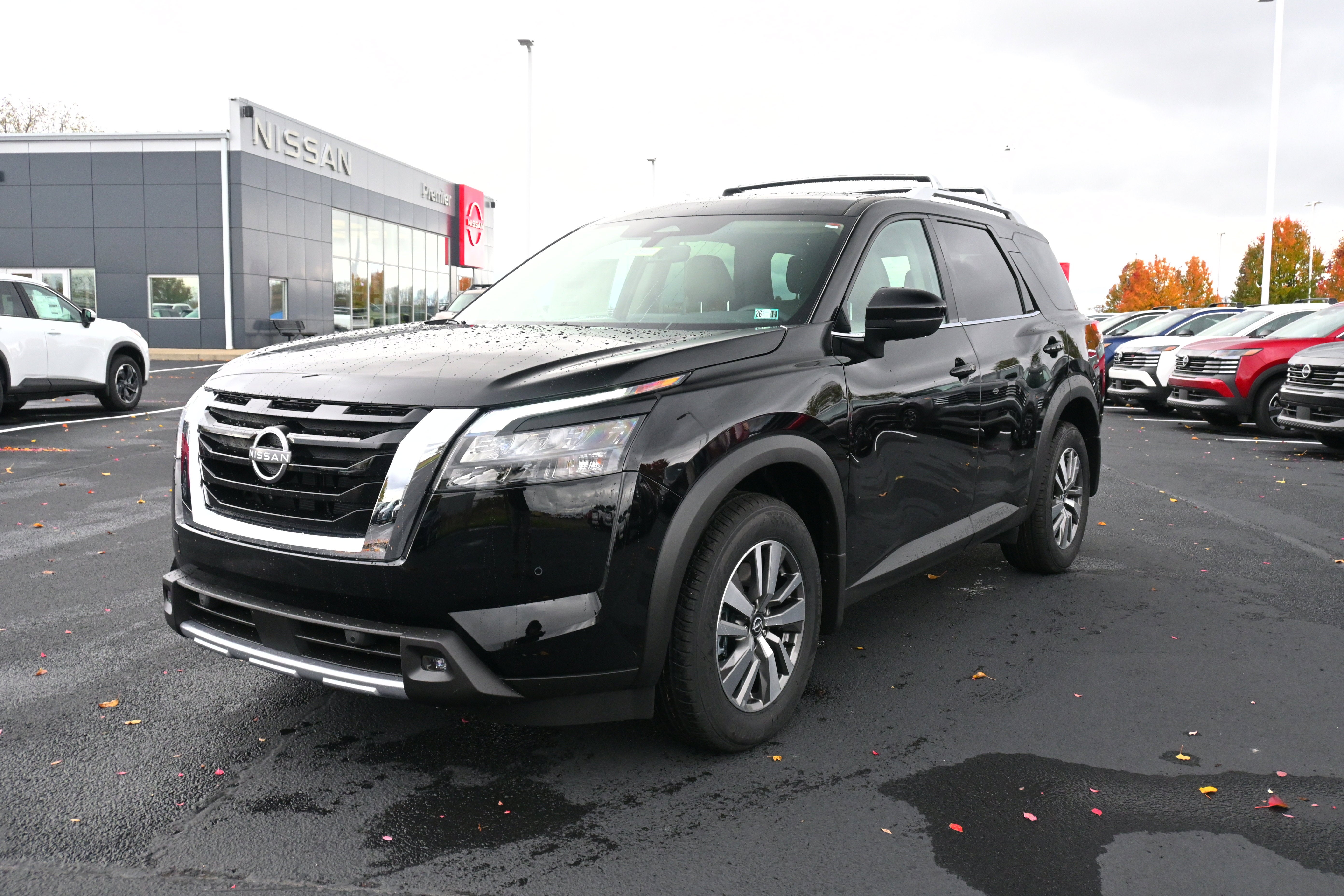 2025 Nissan Pathfinder SL