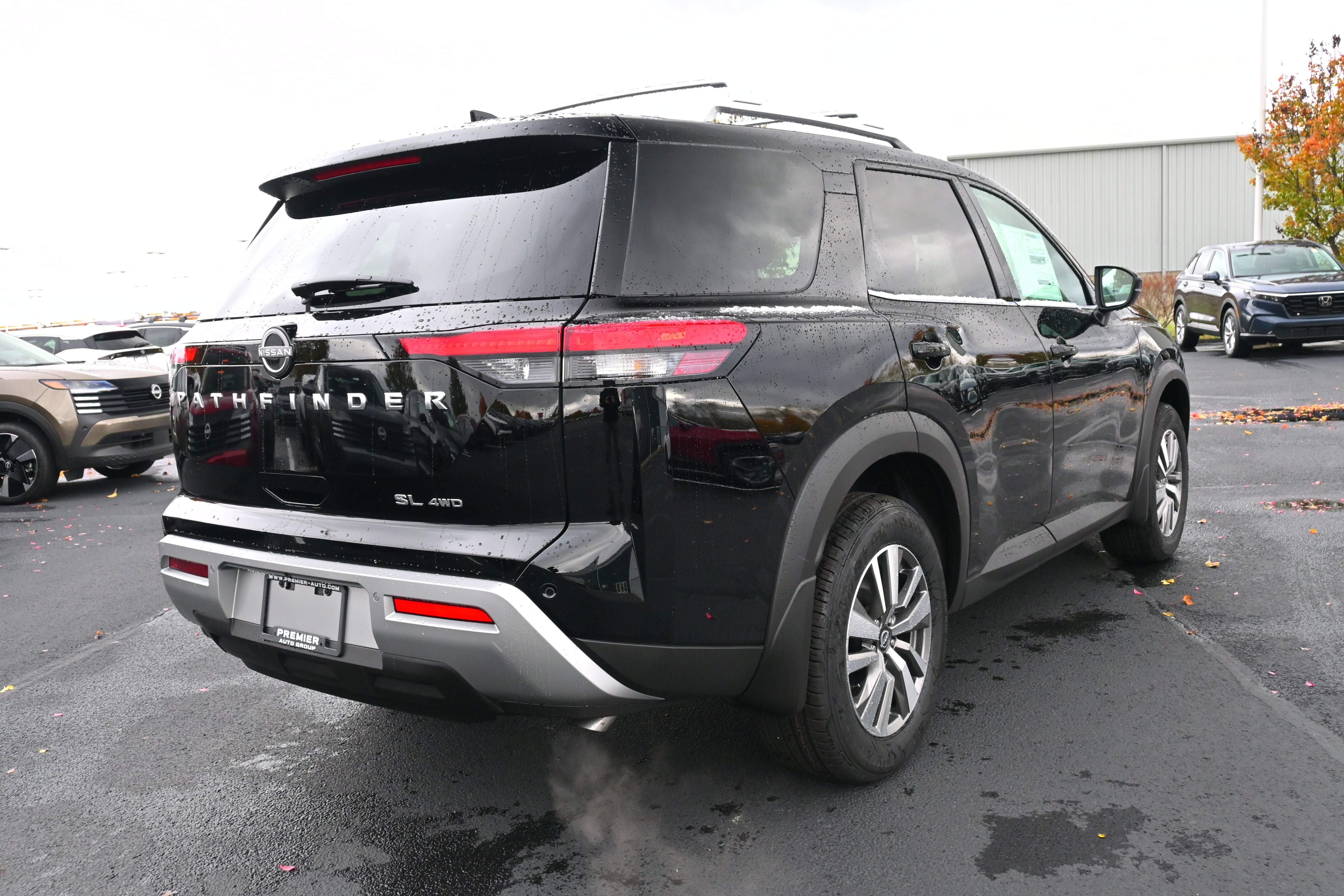 2025 Nissan Pathfinder SL