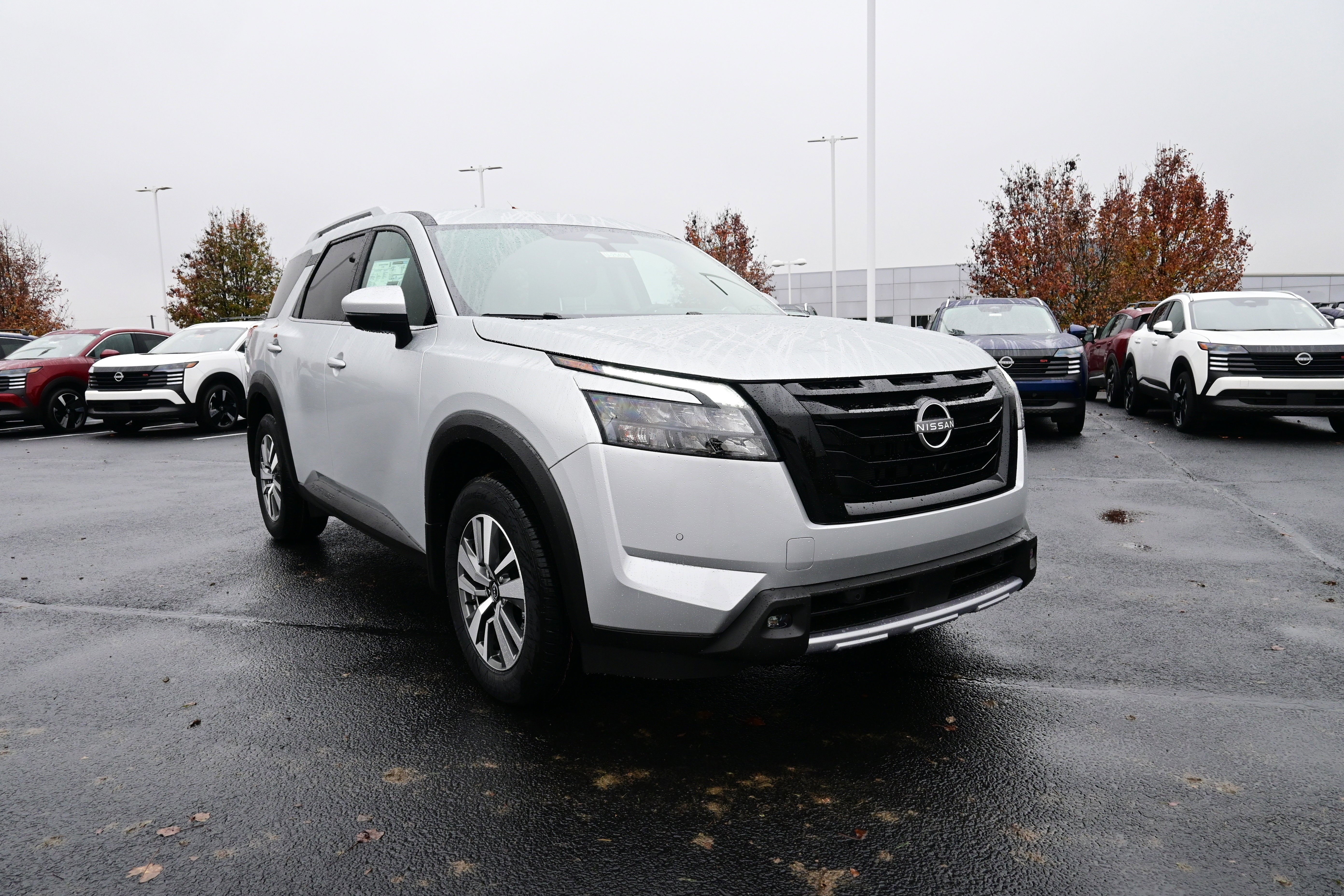 2025 Nissan Pathfinder SL