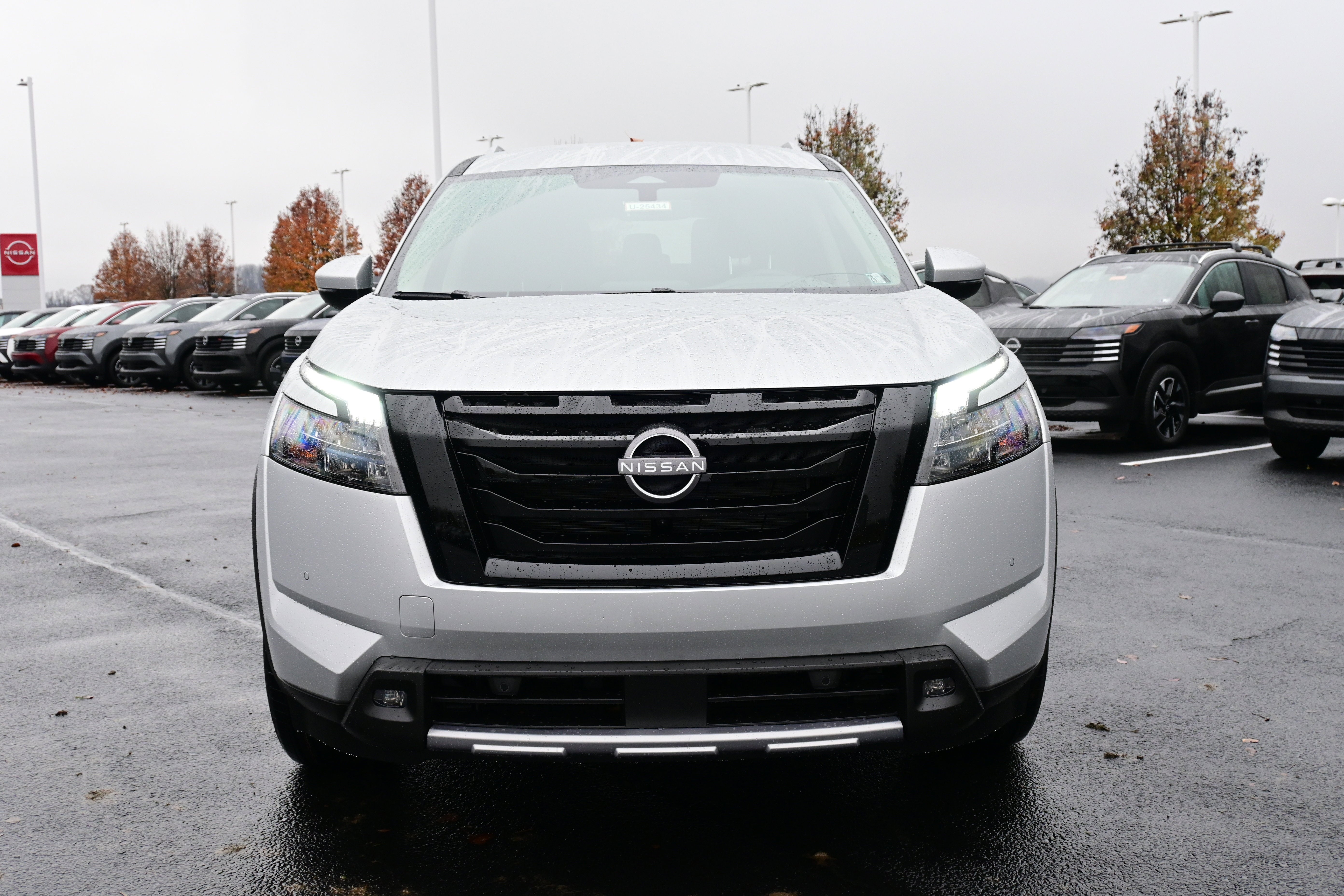 2025 Nissan Pathfinder SL